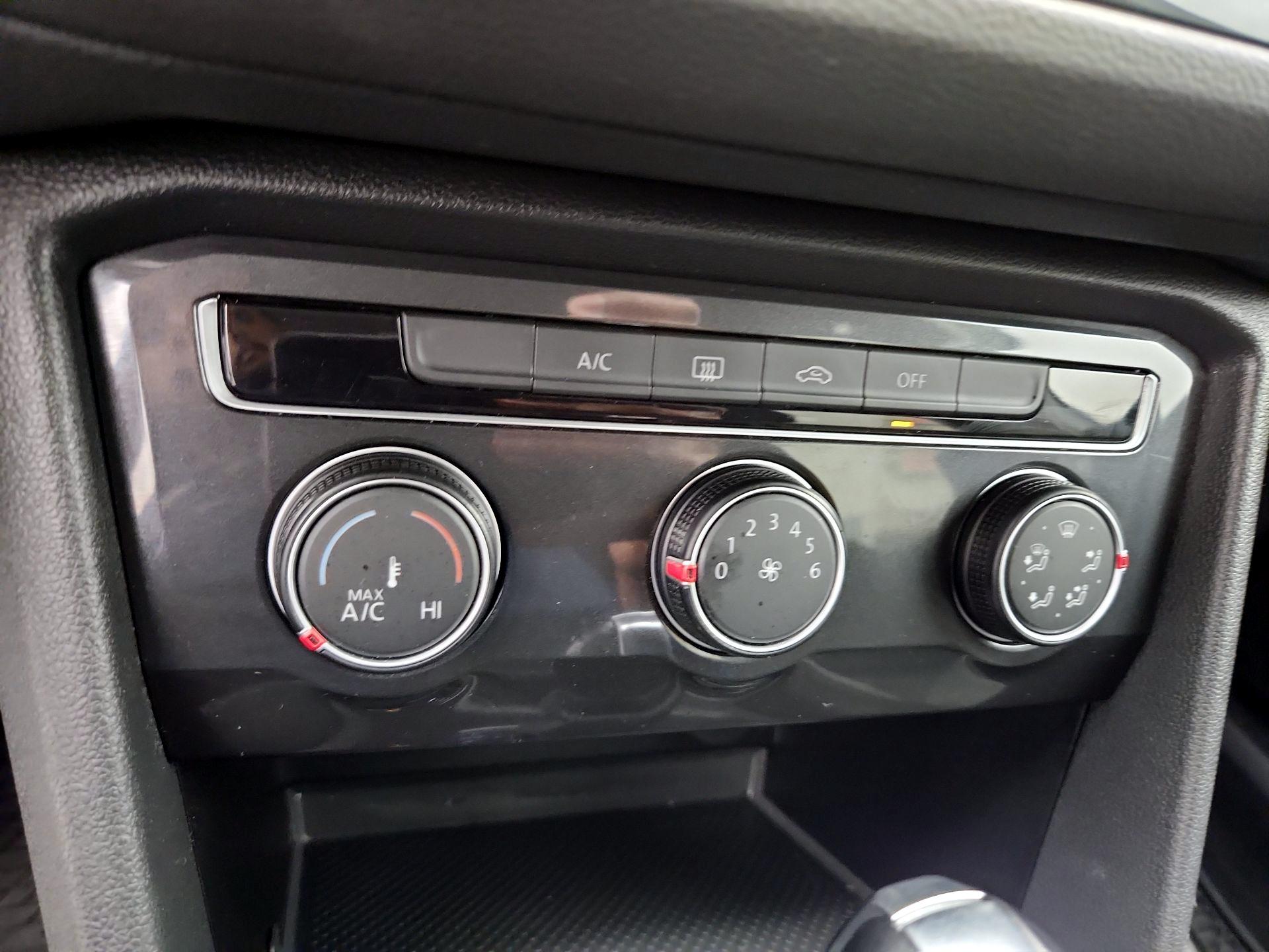 Thumbnail: 2020 Volkswagen Tiguan - 16