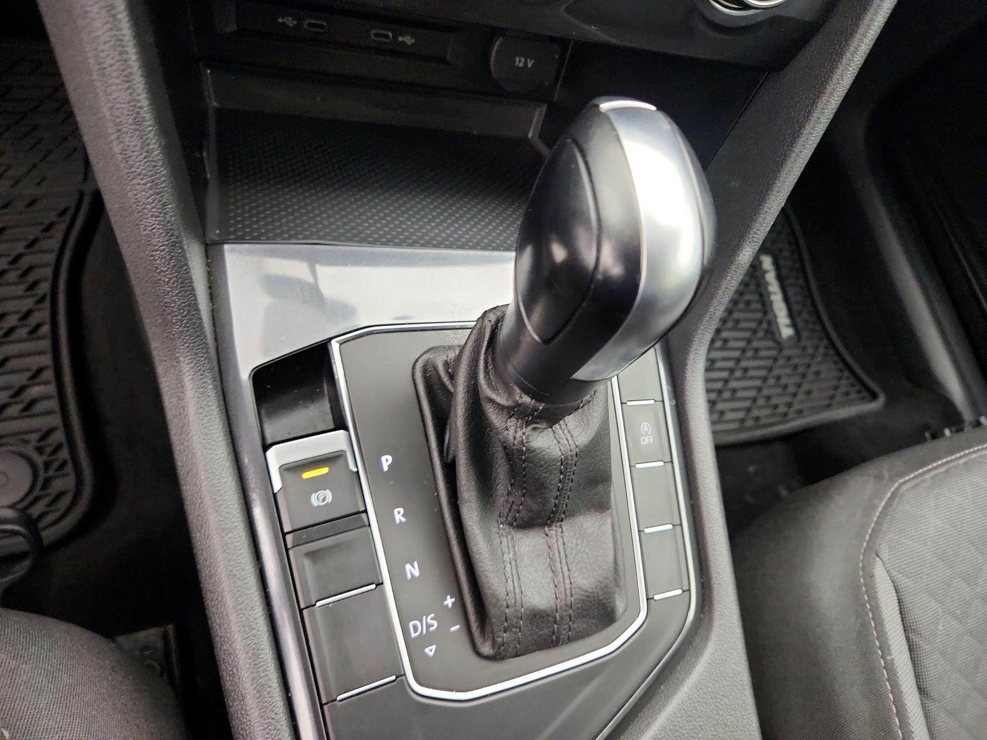 Thumbnail: 2020 Volkswagen Tiguan - 17