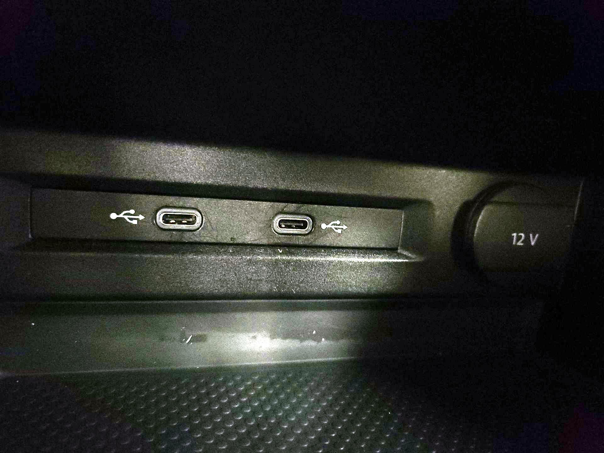 Thumbnail: 2020 Volkswagen Tiguan - 18