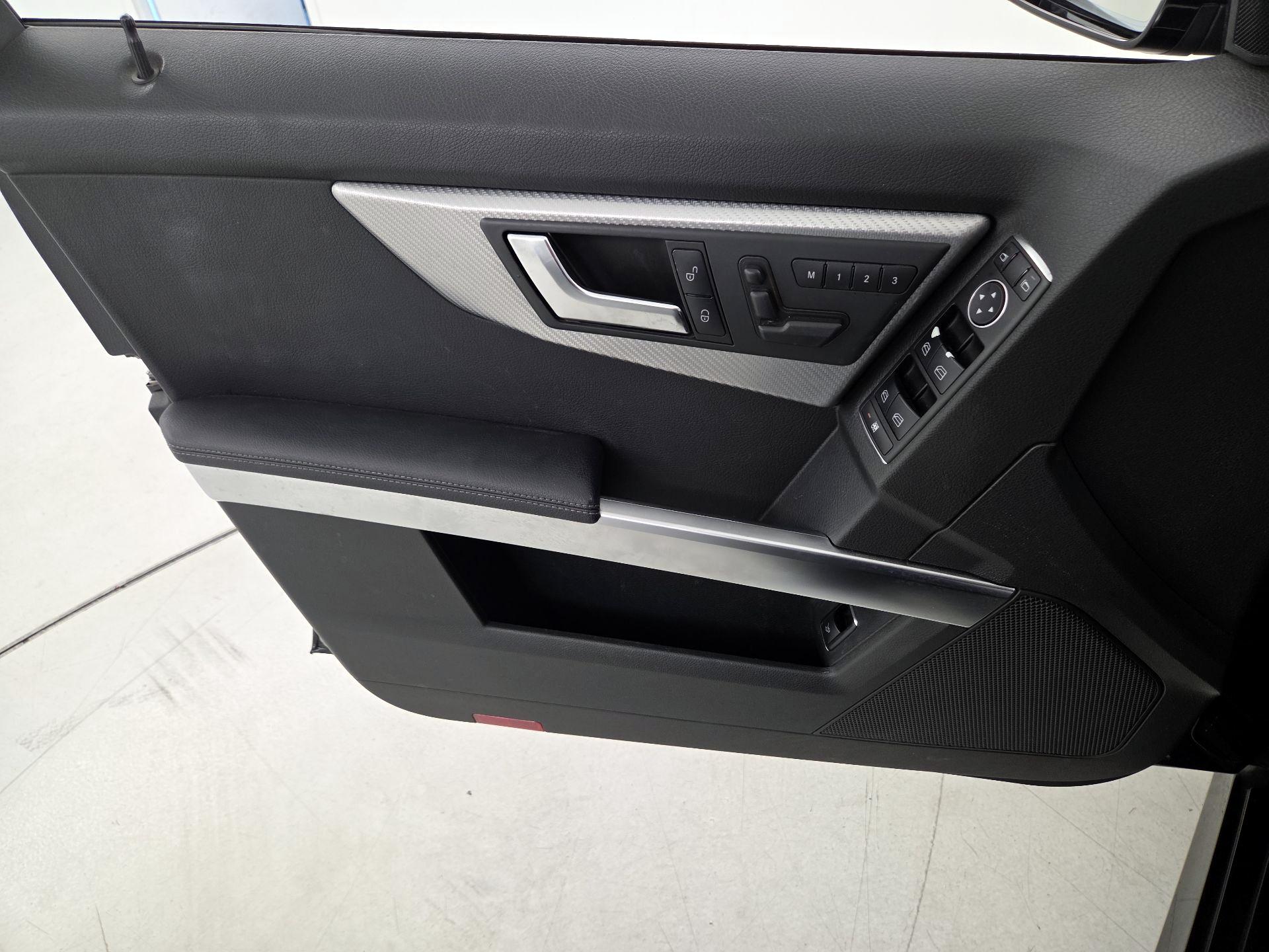 Thumbnail: 2015 Mercedes-Benz GLK - 12