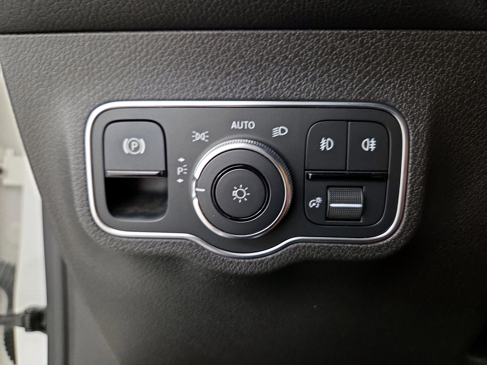 Thumbnail: 2021 Mercedes-Benz GLB - 13