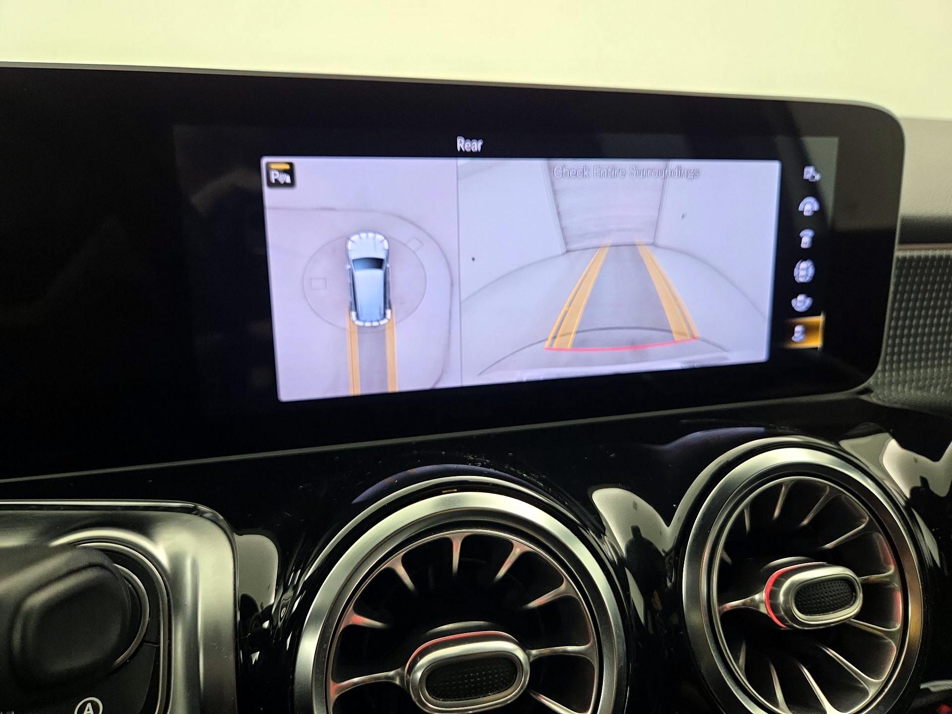 Thumbnail: 2021 Mercedes-Benz GLB - 14