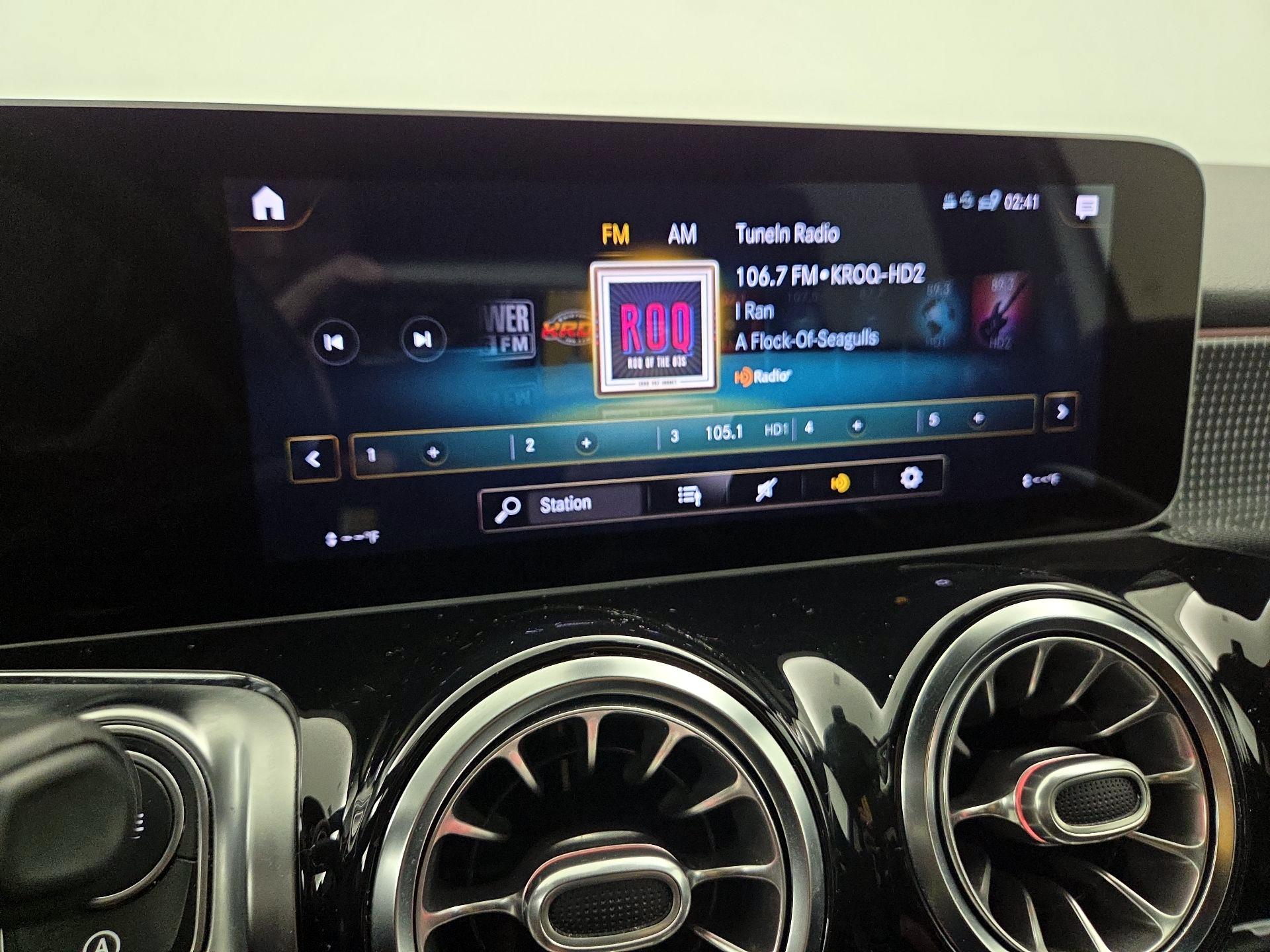 Thumbnail: 2021 Mercedes-Benz GLB - 15