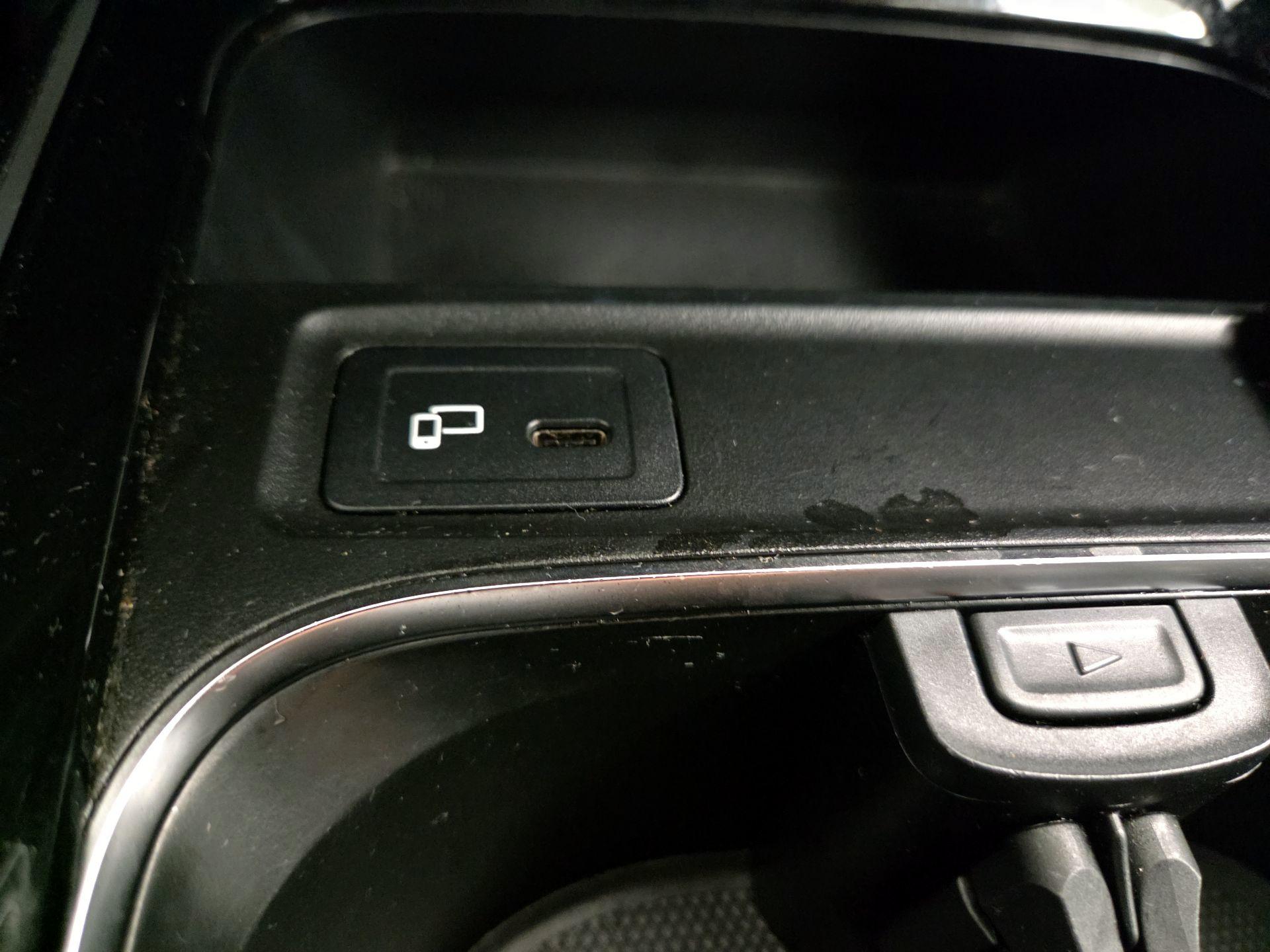 Thumbnail: 2021 Mercedes-Benz GLB - 18