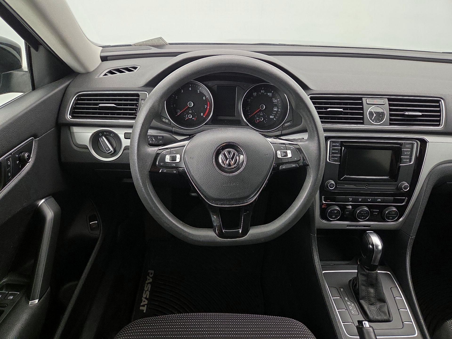 Thumbnail: 2016 Volkswagen Passat - 10