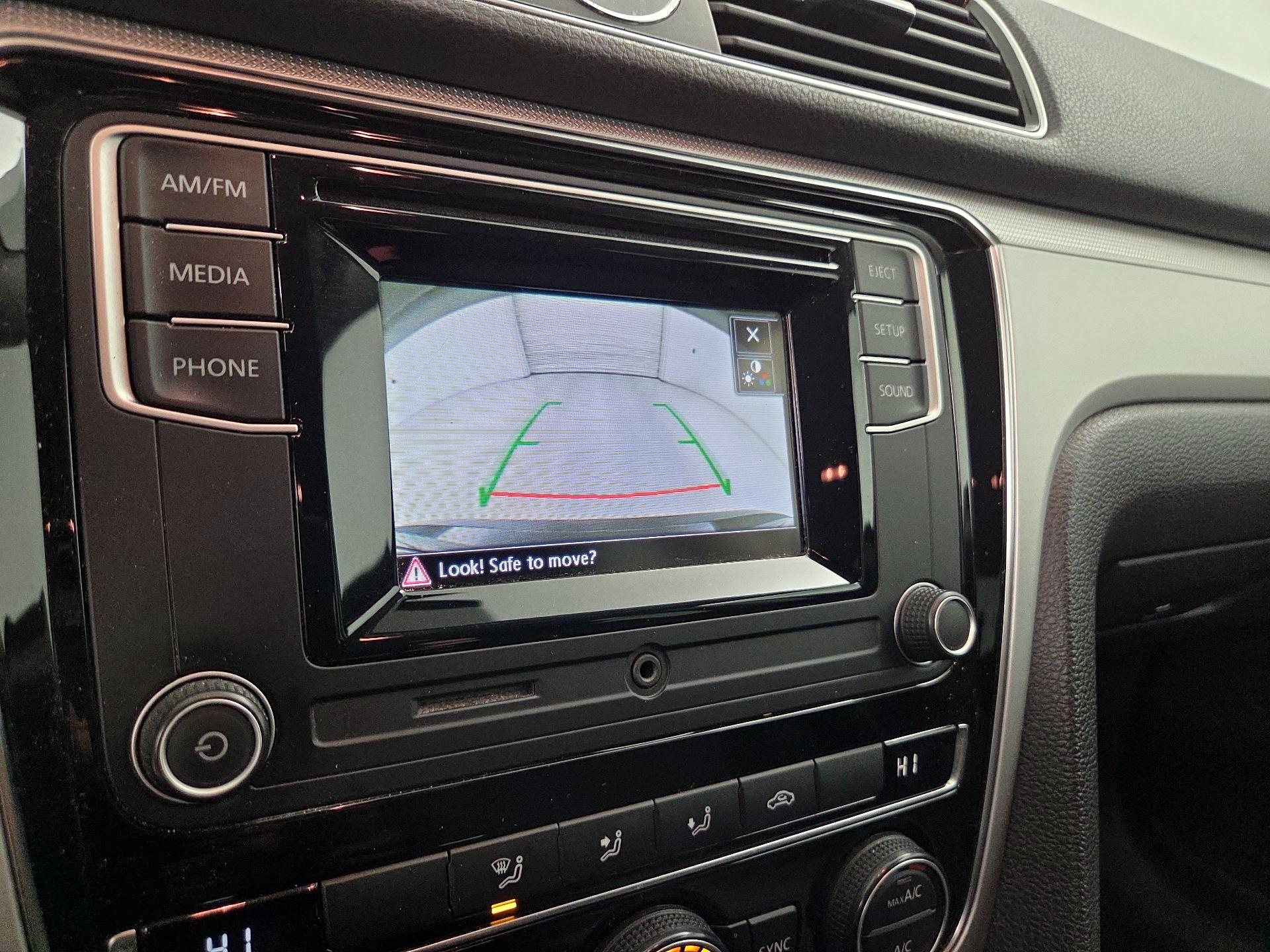 Thumbnail: 2016 Volkswagen Passat - 14