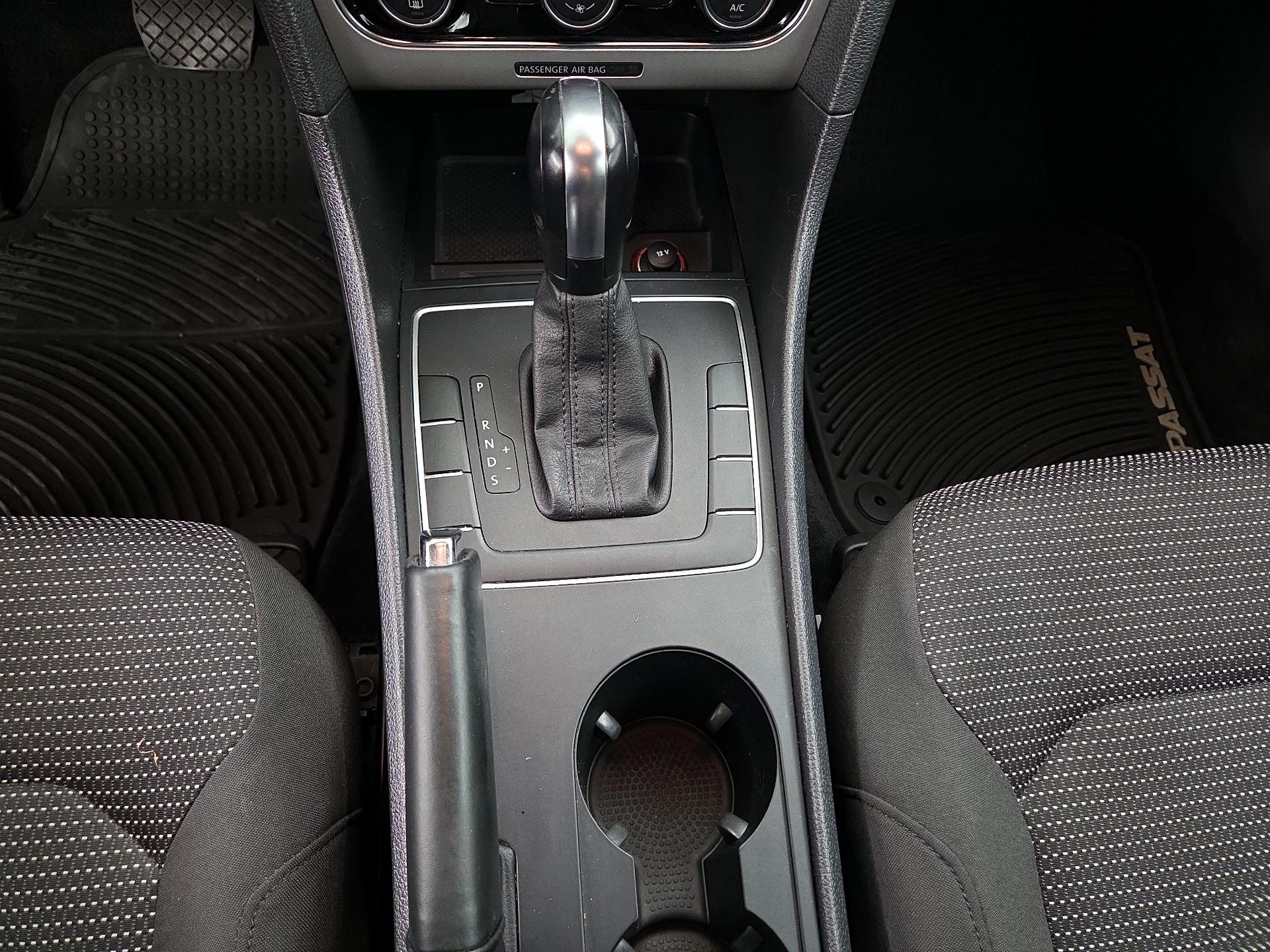 Thumbnail: 2016 Volkswagen Passat - 17