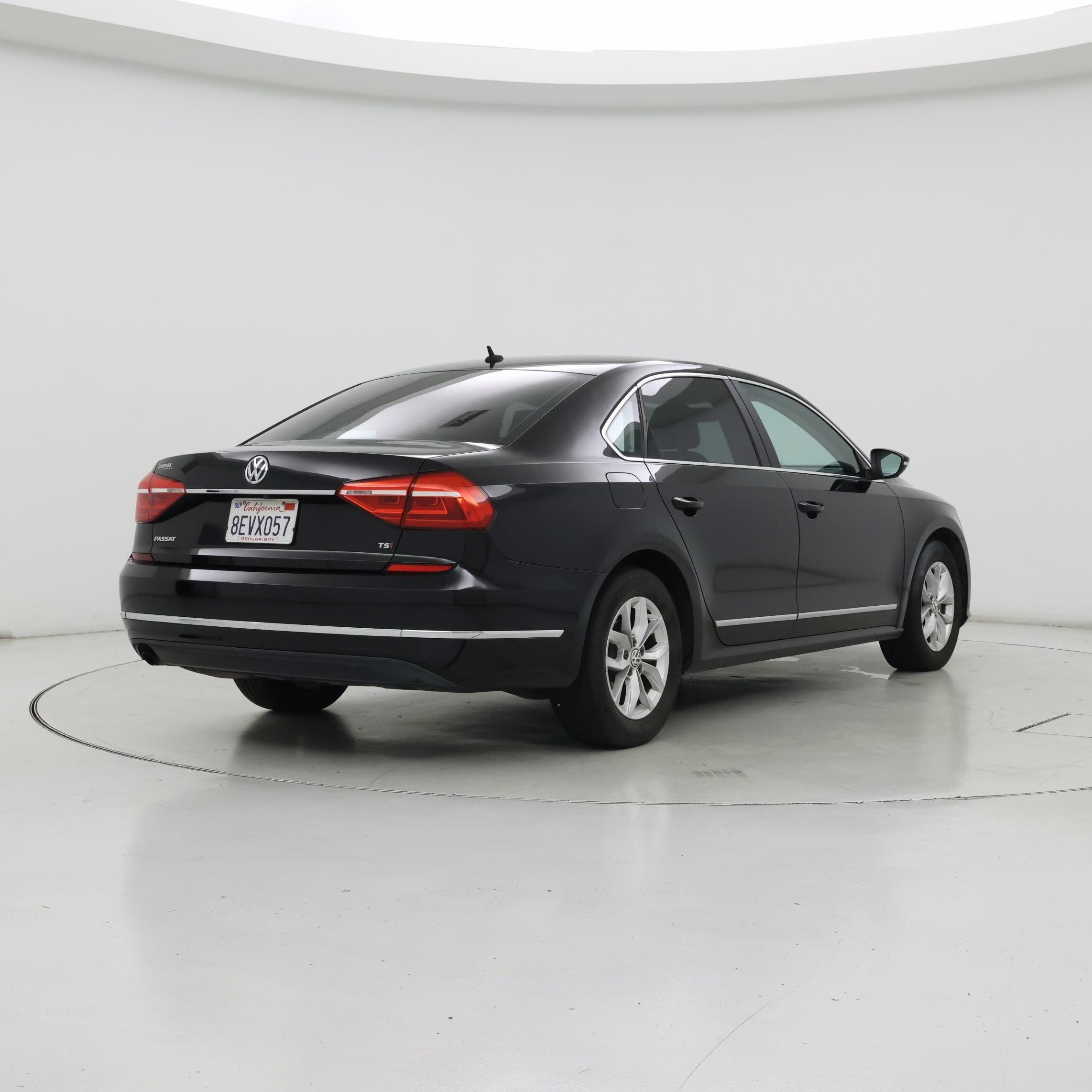 Thumbnail: 2016 Volkswagen Passat - 8