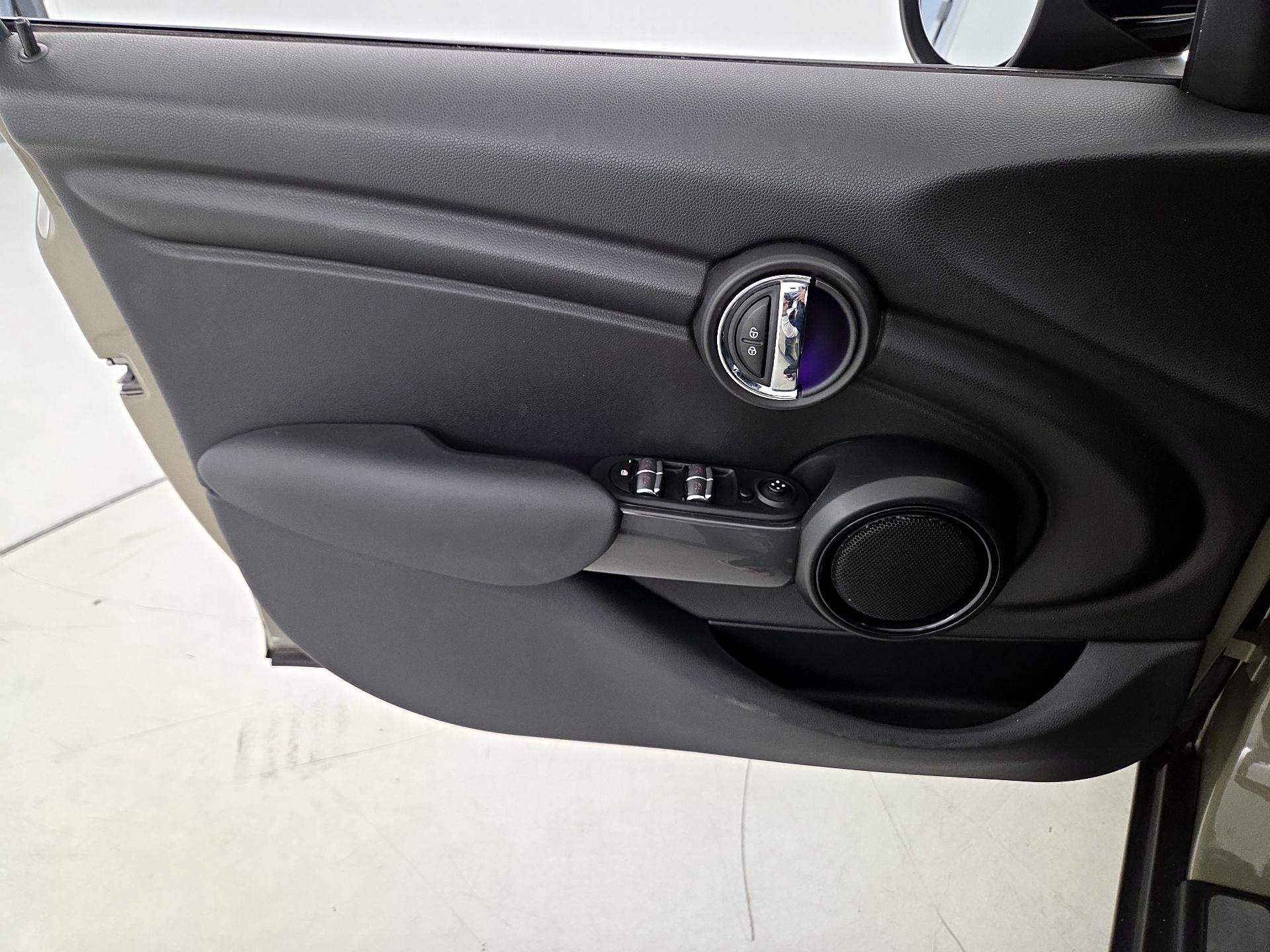 Thumbnail: 2020 MINI Cooper Hardtop - 12