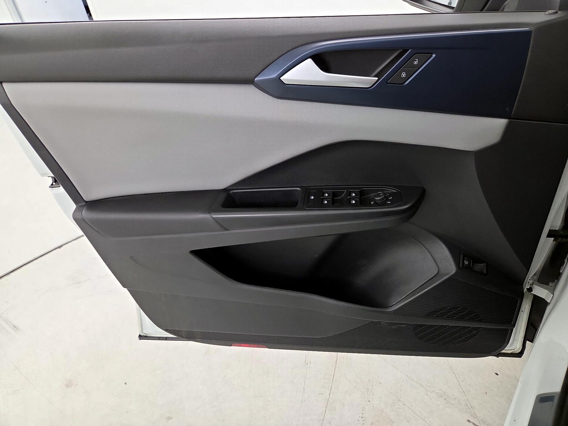 Thumbnail: 2022 Volkswagen Taos - 12