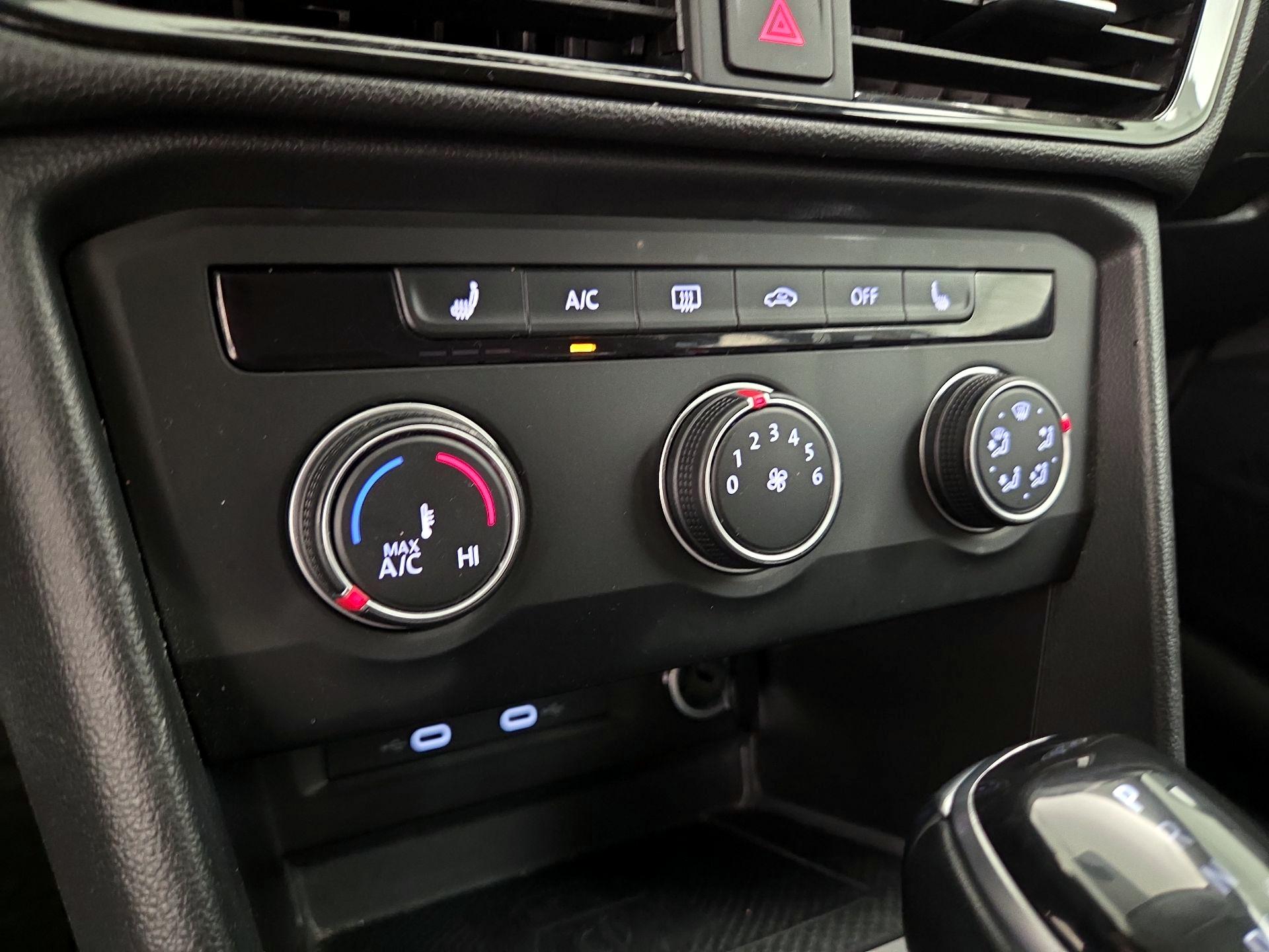 Thumbnail: 2022 Volkswagen Taos - 16