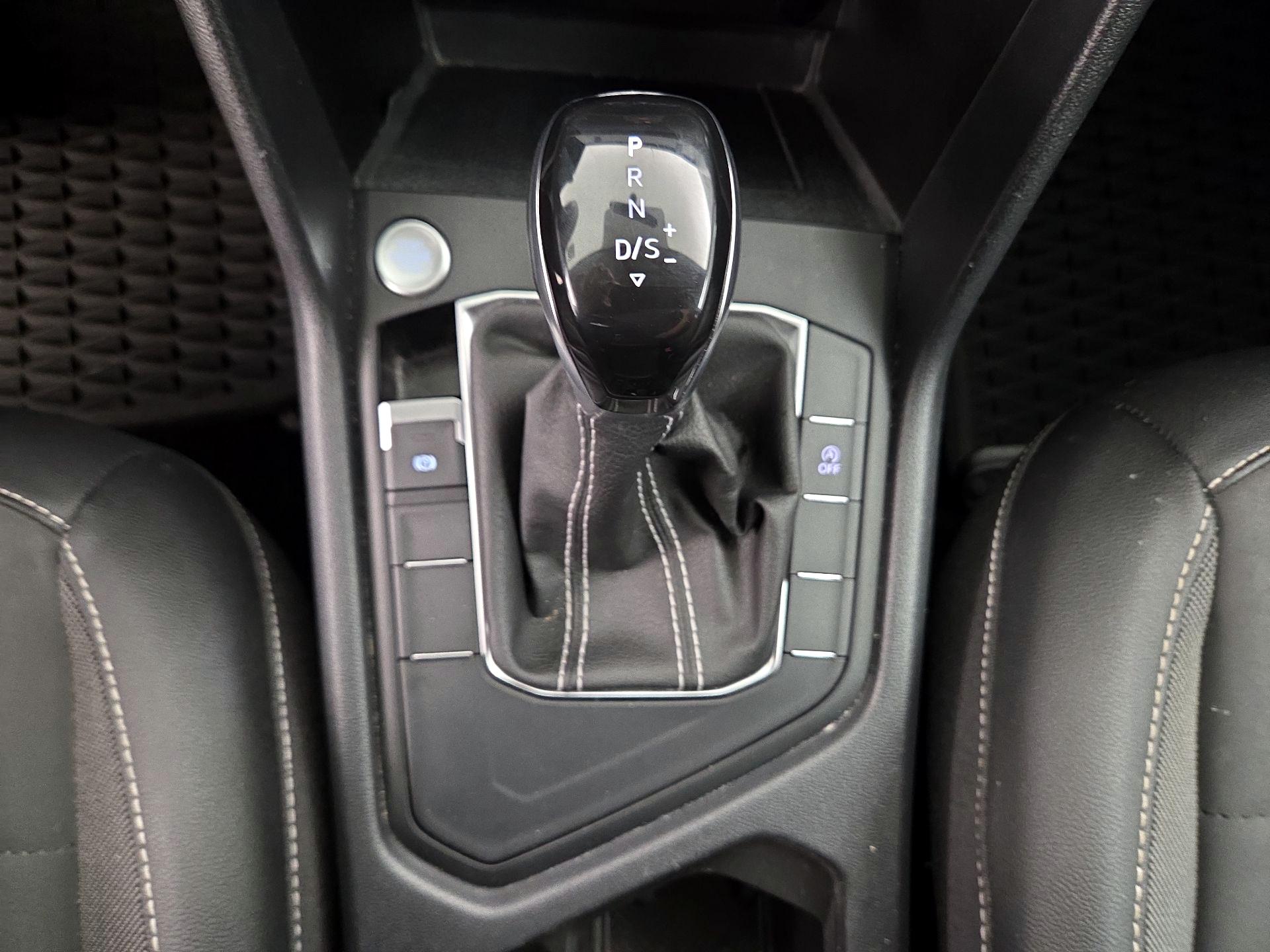 Thumbnail: 2022 Volkswagen Taos - 17