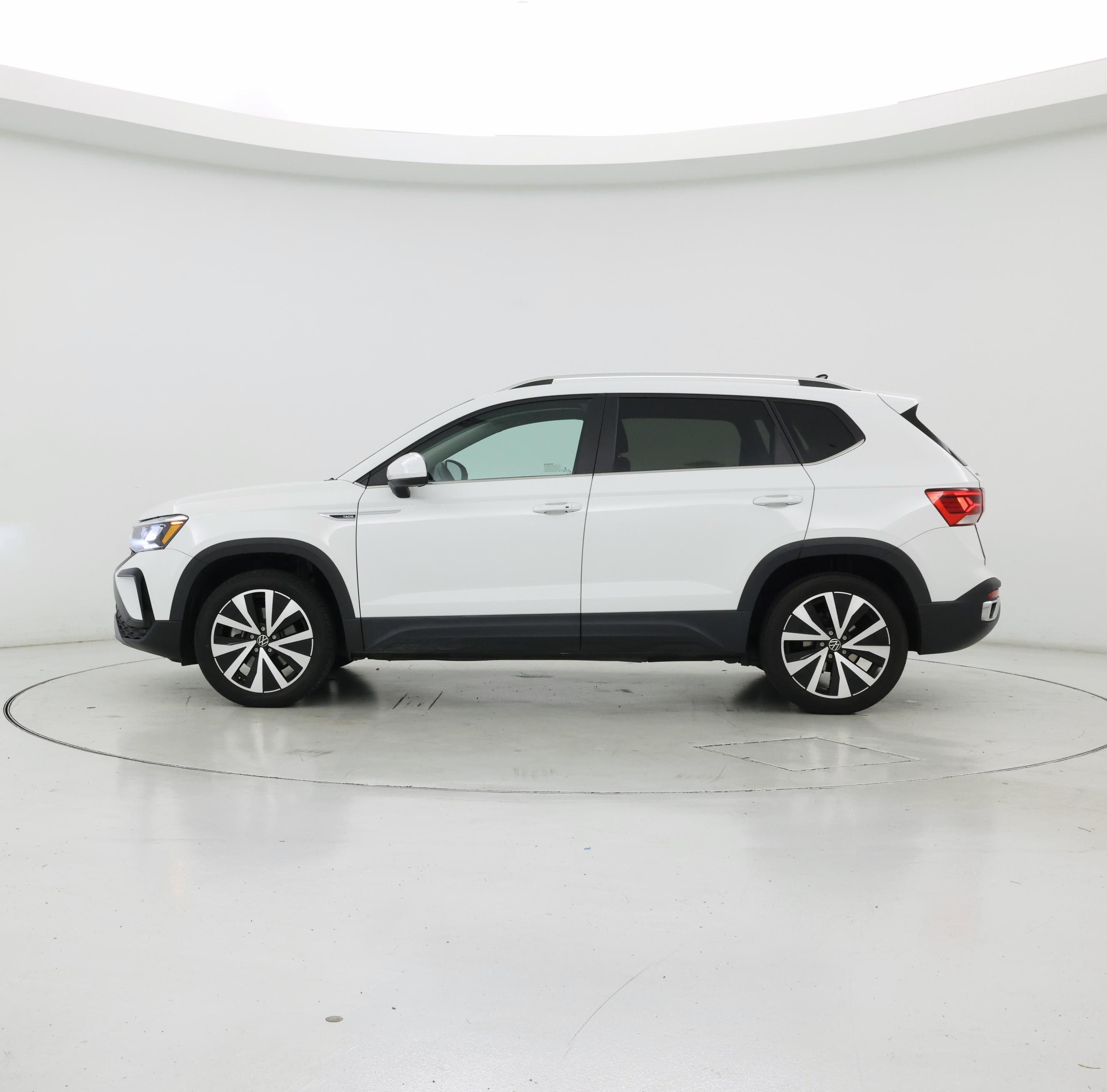 Thumbnail: 2022 Volkswagen Taos - 3