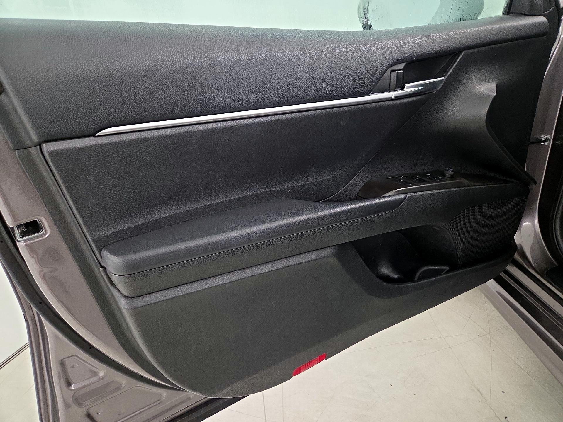 Thumbnail: 2022 Toyota Camry - 12