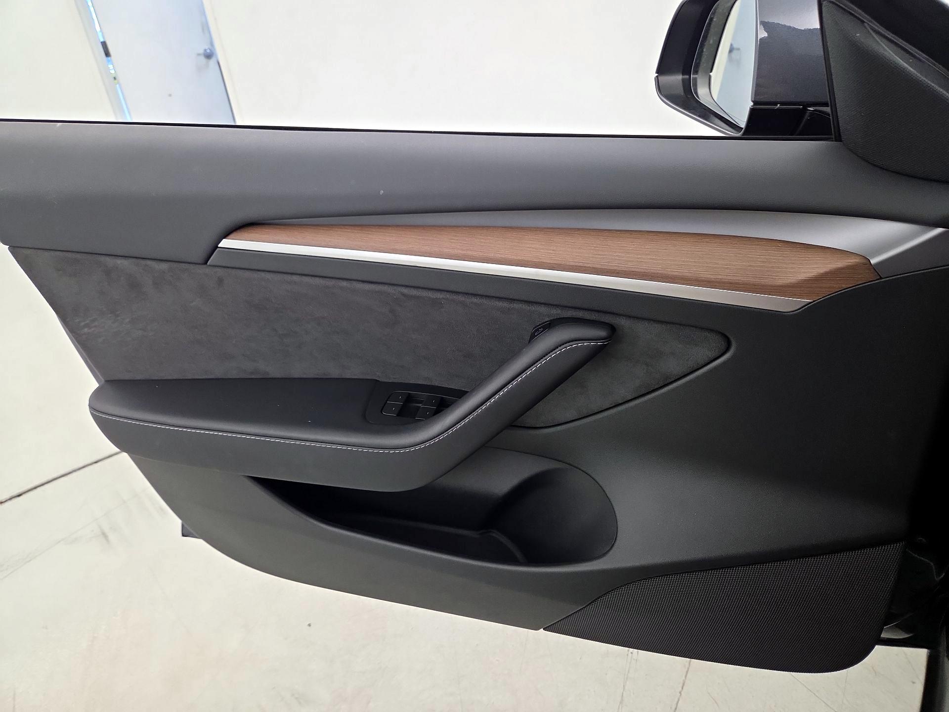 Thumbnail: 2023 Tesla Model 3 - 12