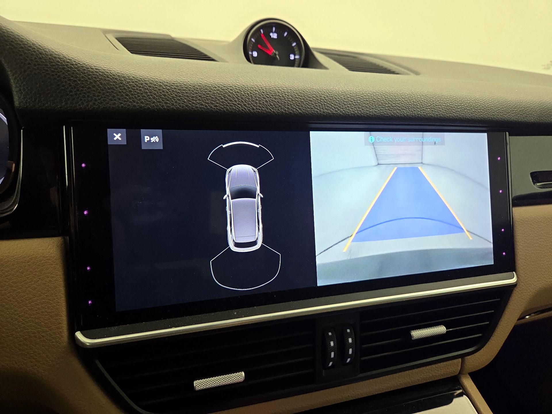 Thumbnail: 2019 Porsche Cayenne - 15