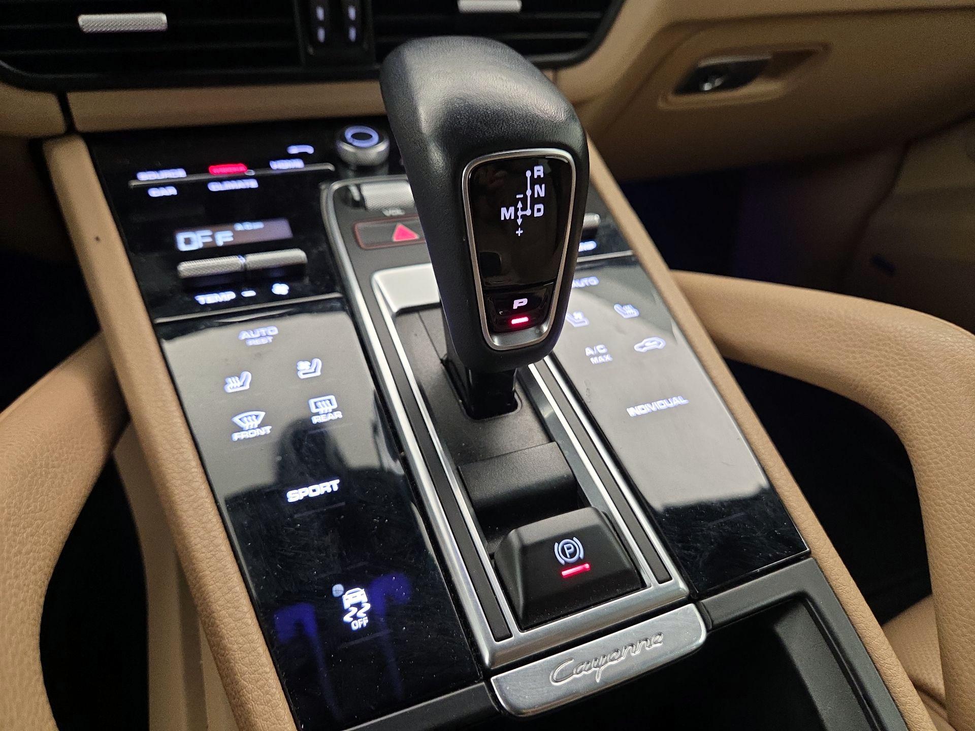 Thumbnail: 2019 Porsche Cayenne - 18