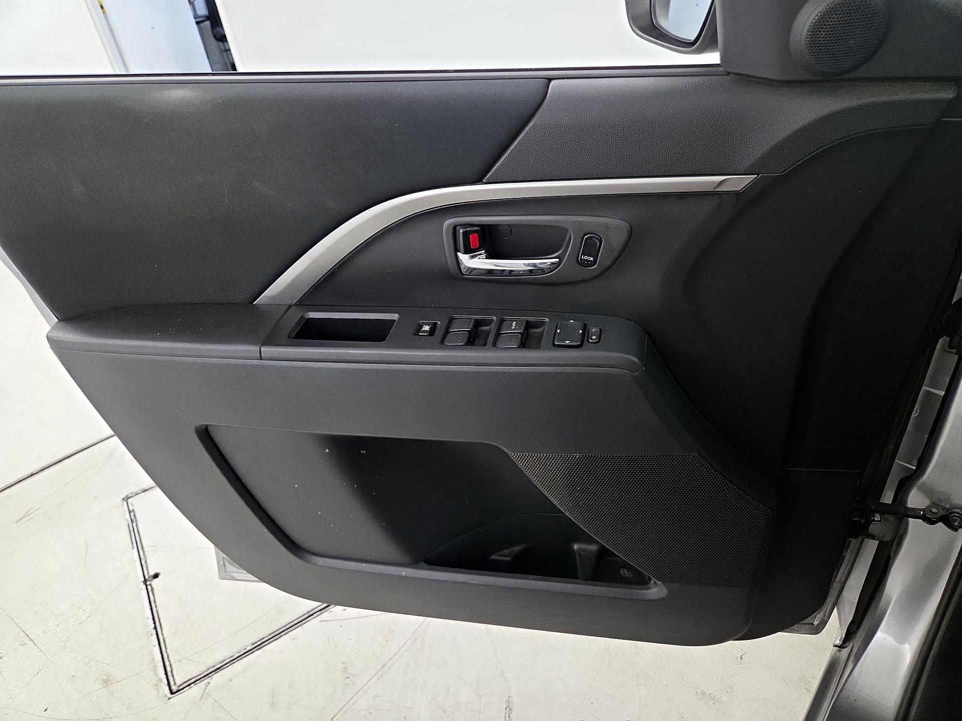 Thumbnail: 2014 Mazda Mazda5 - 12