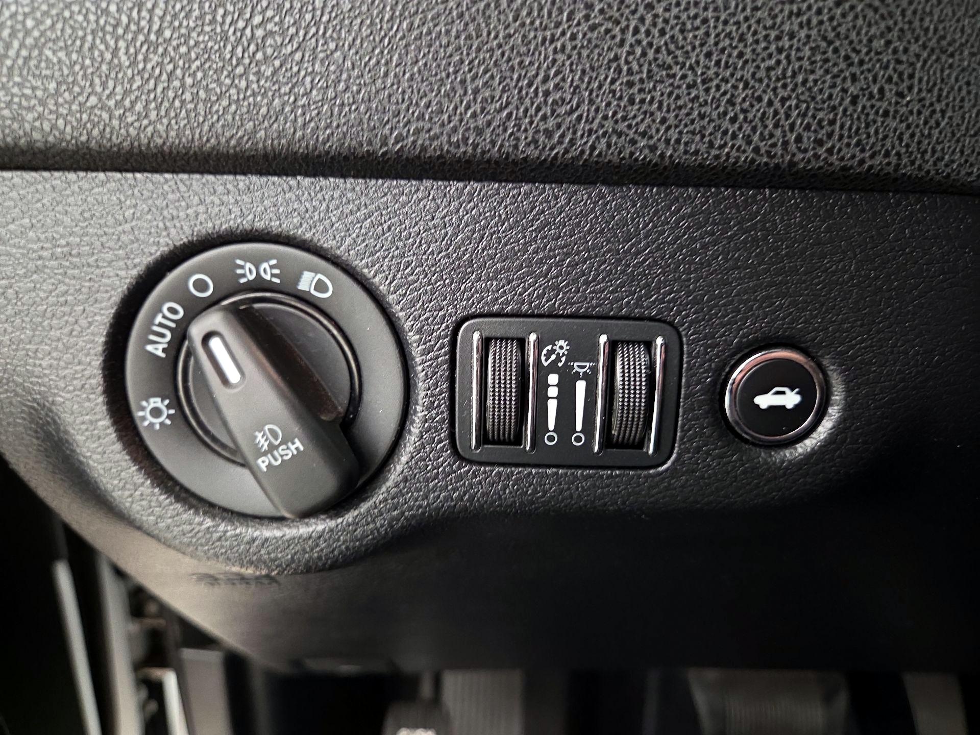 Thumbnail: 2015 Dodge Charger - 13