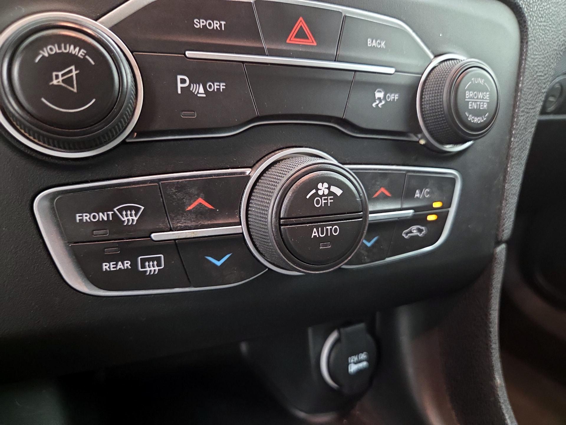 Thumbnail: 2015 Dodge Charger - 17