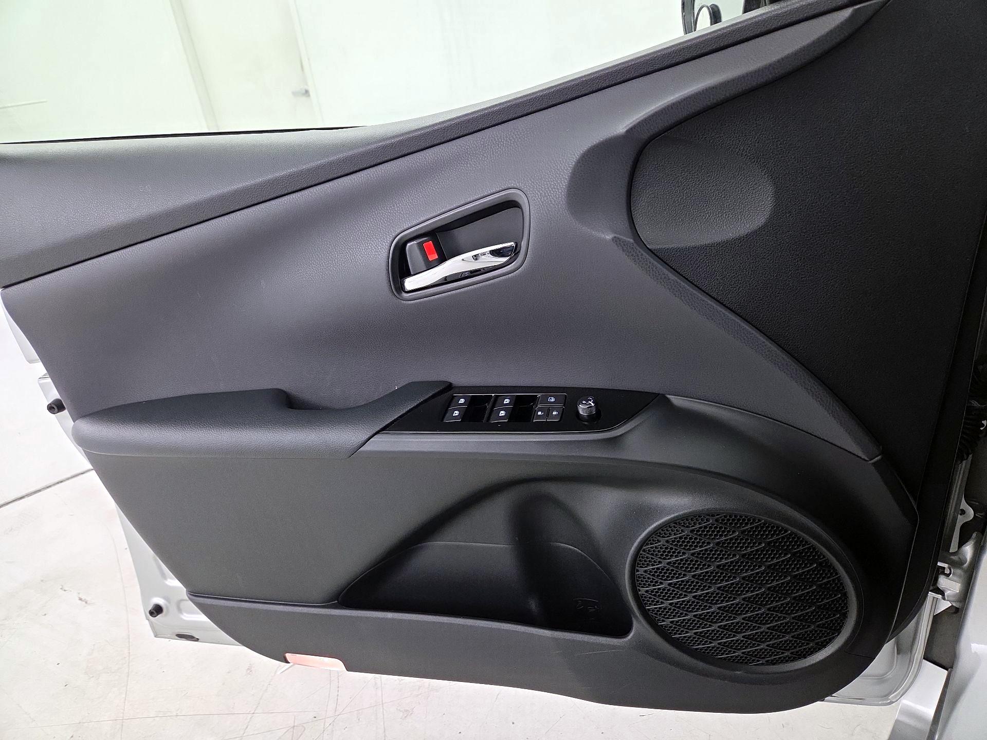 Thumbnail: 2018 Toyota Prius - 12