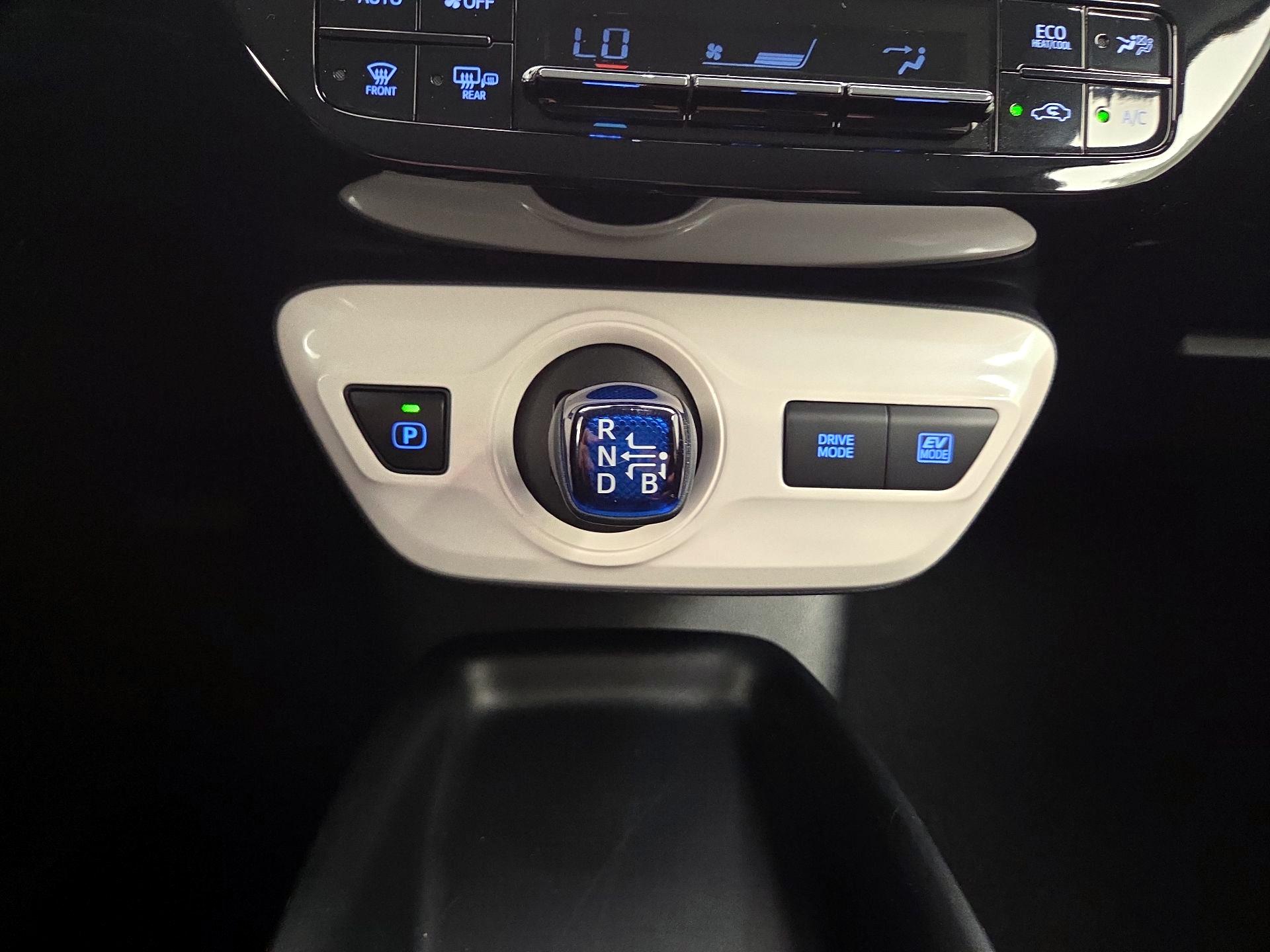 Thumbnail: 2018 Toyota Prius - 17