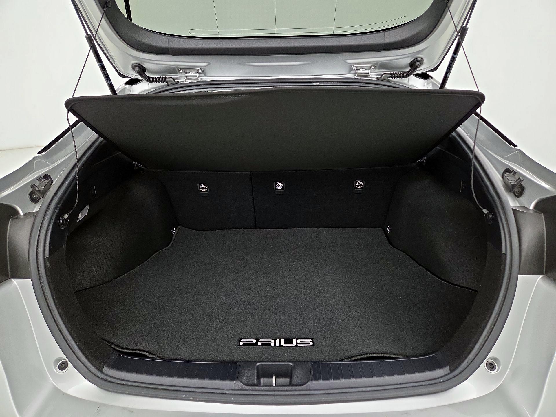 Thumbnail: 2018 Toyota Prius - 20