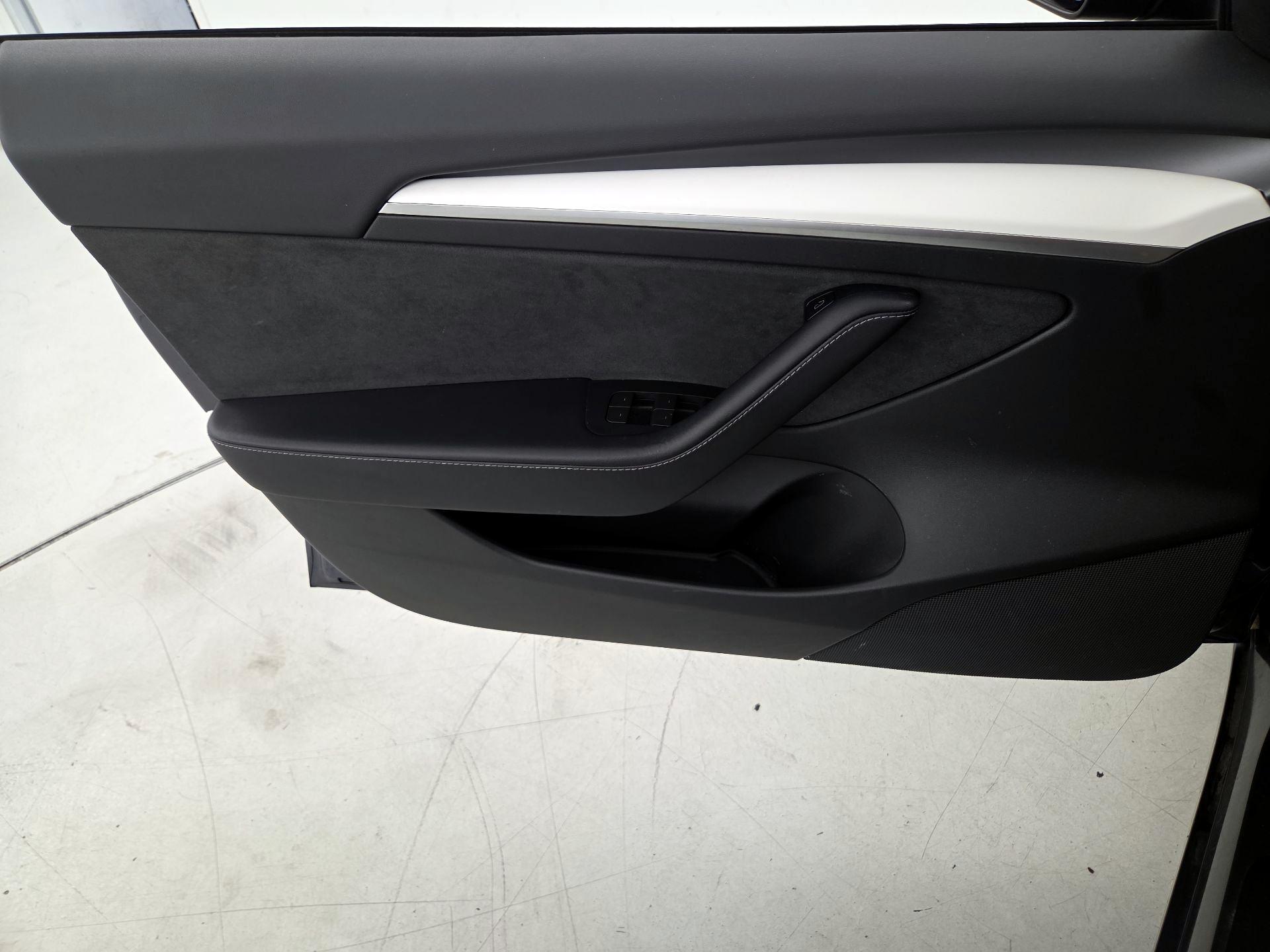 Thumbnail: 2023 Tesla Model 3 - 12