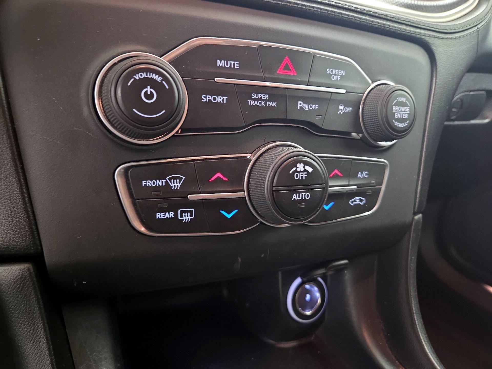 Thumbnail: 2019 Dodge Charger - 17