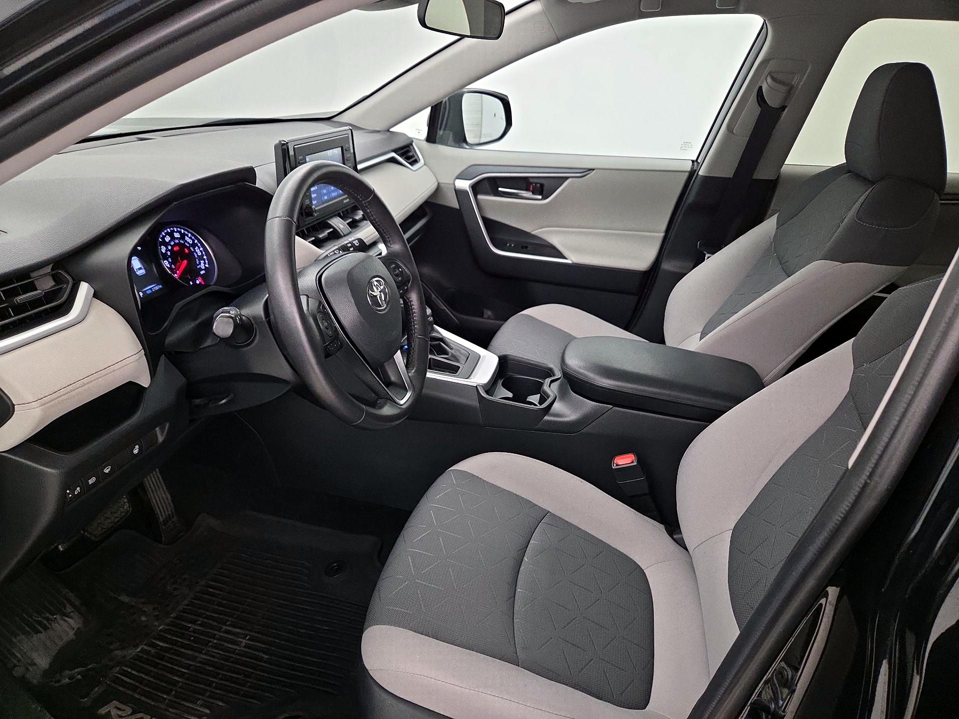 Thumbnail: 2020 Toyota RAV4 - 11