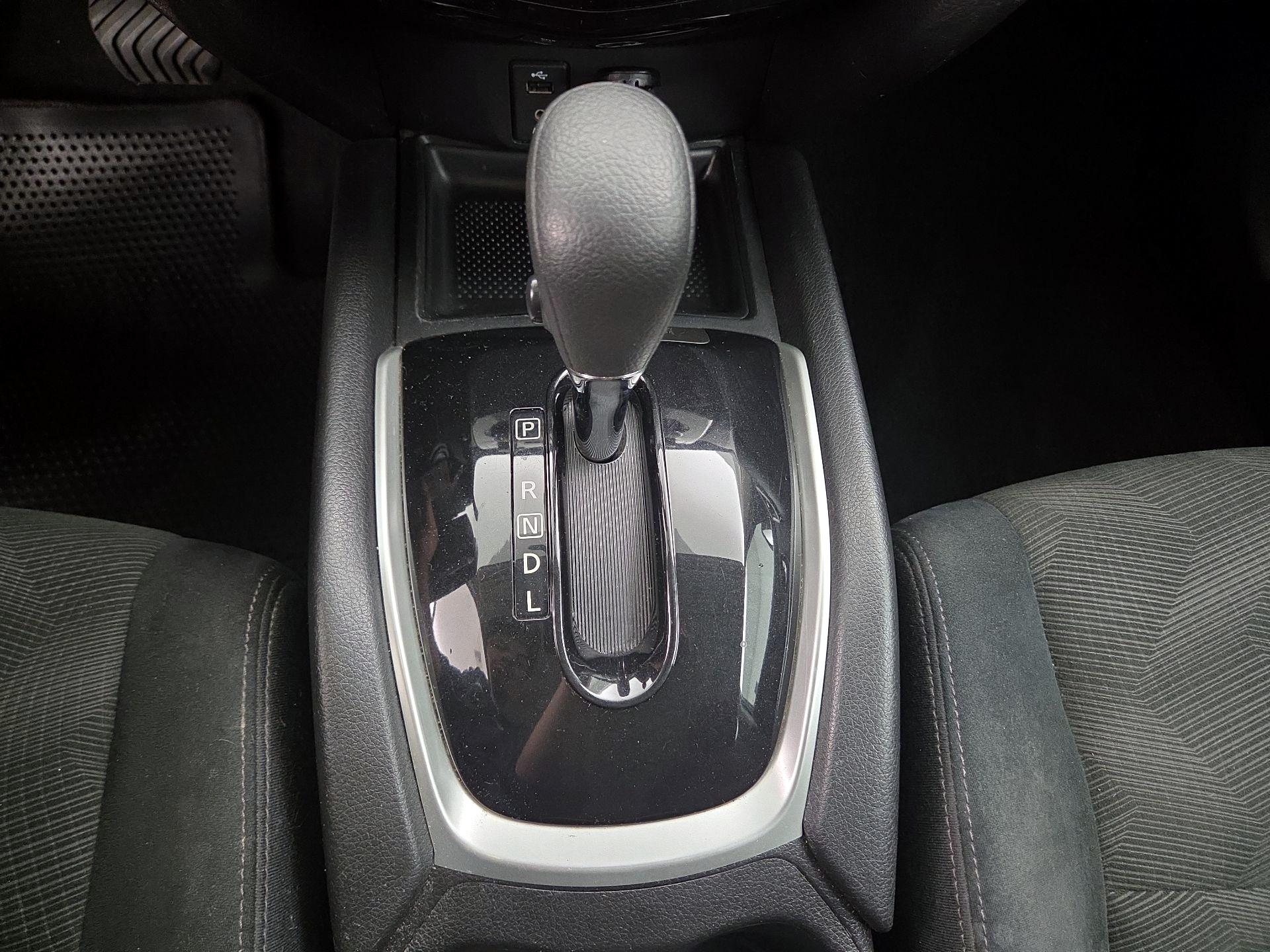 Thumbnail: 2015 Nissan Rogue - 17