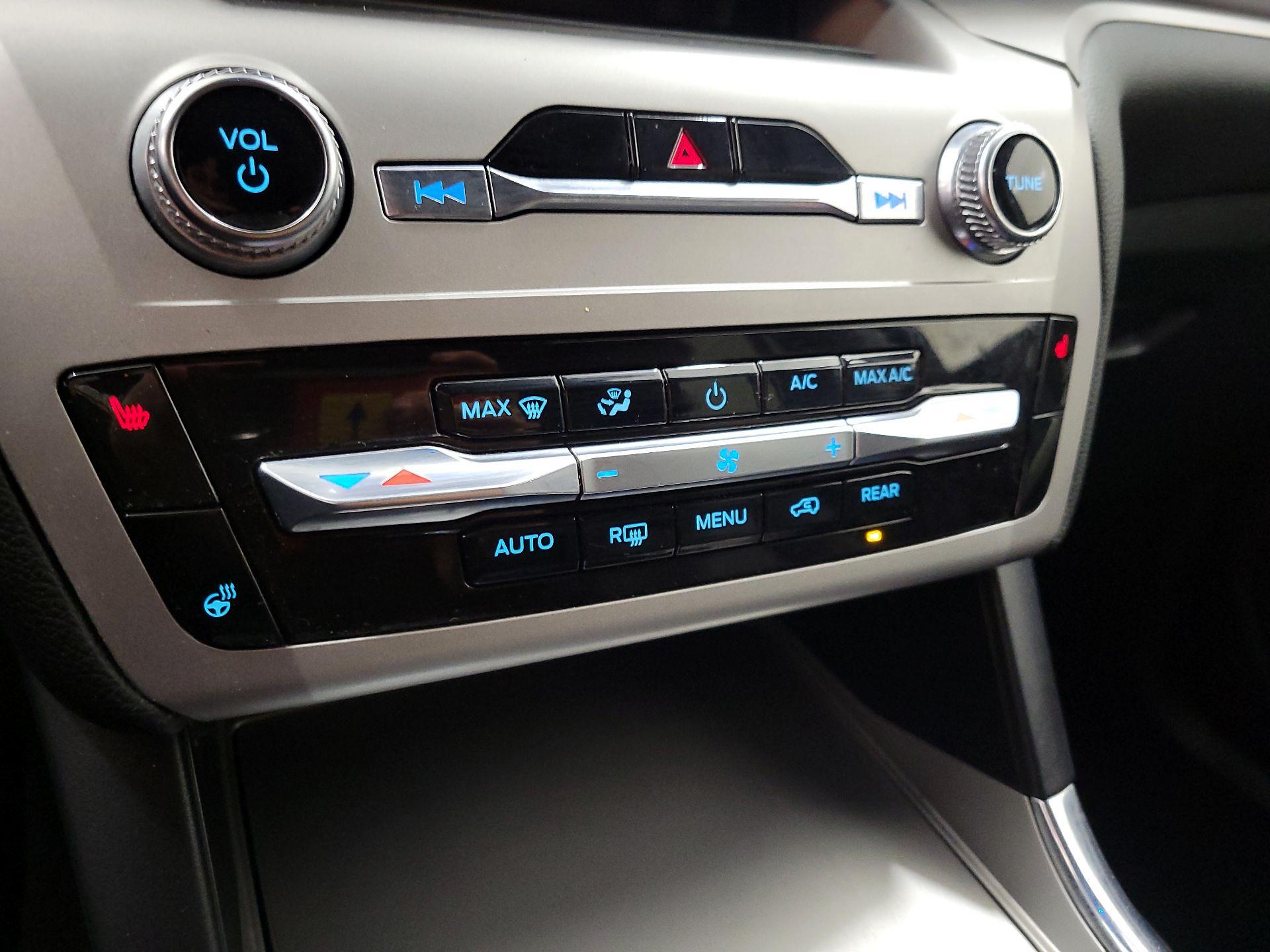 Thumbnail: 2022 Ford Explorer - 16