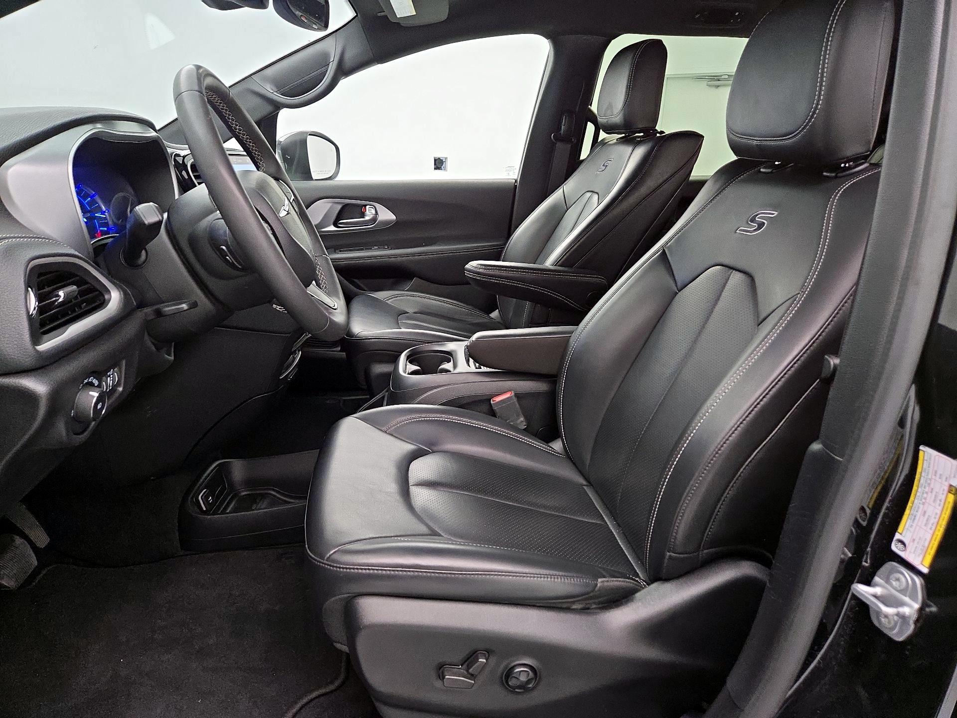 Thumbnail: 2023 Chrysler Pacifica - 11