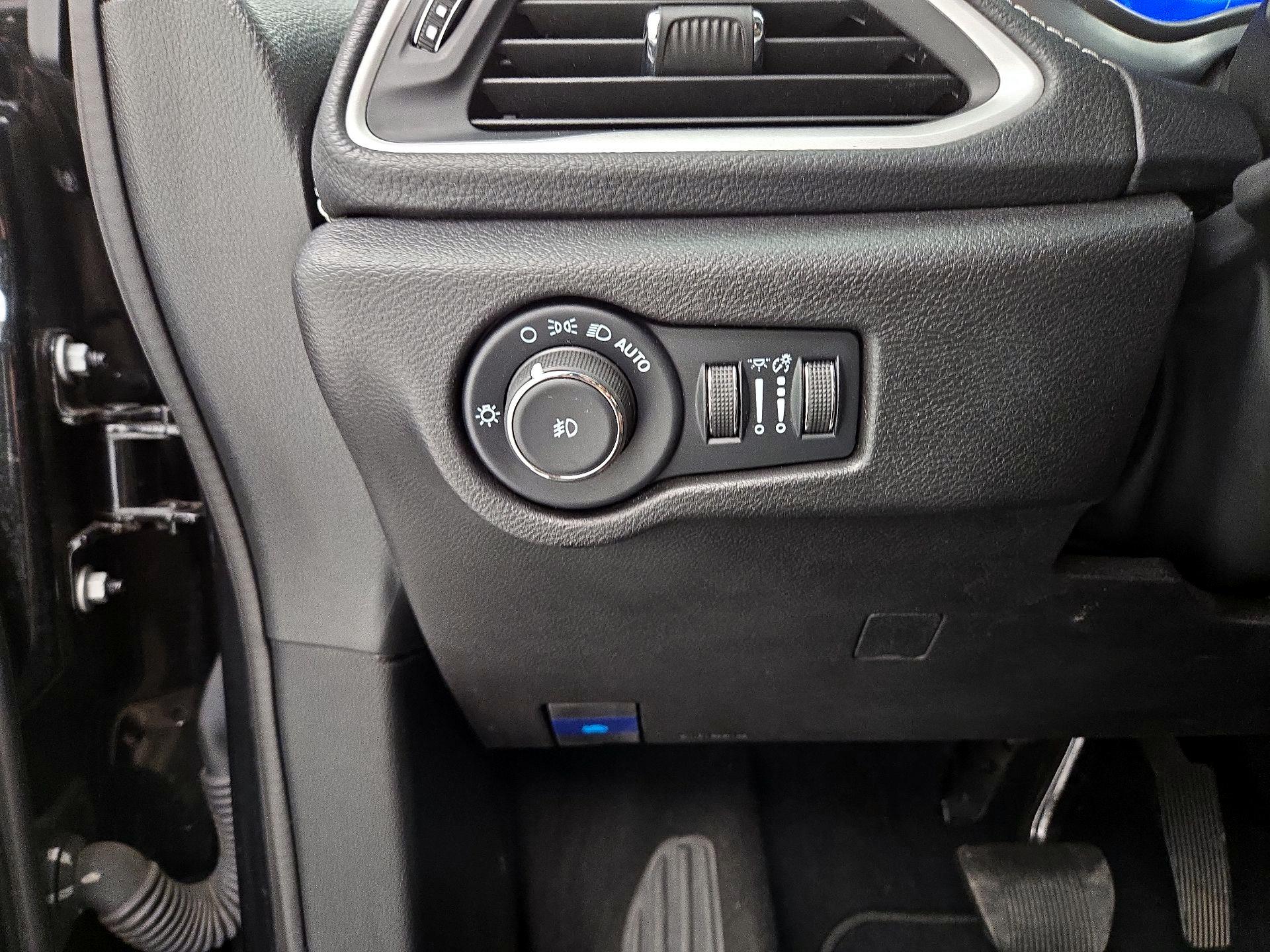 Thumbnail: 2023 Chrysler Pacifica - 13