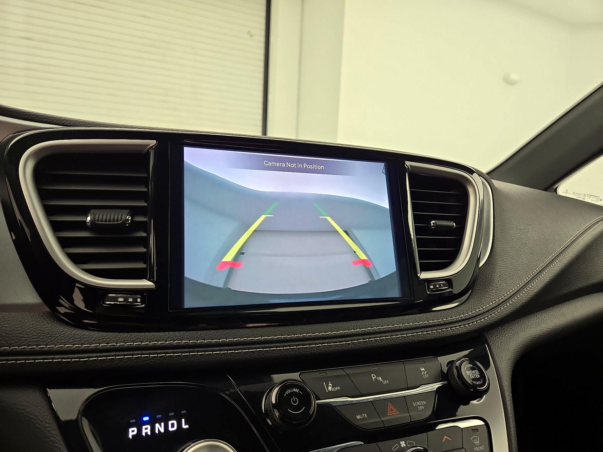 Thumbnail: 2023 Chrysler Pacifica - 15