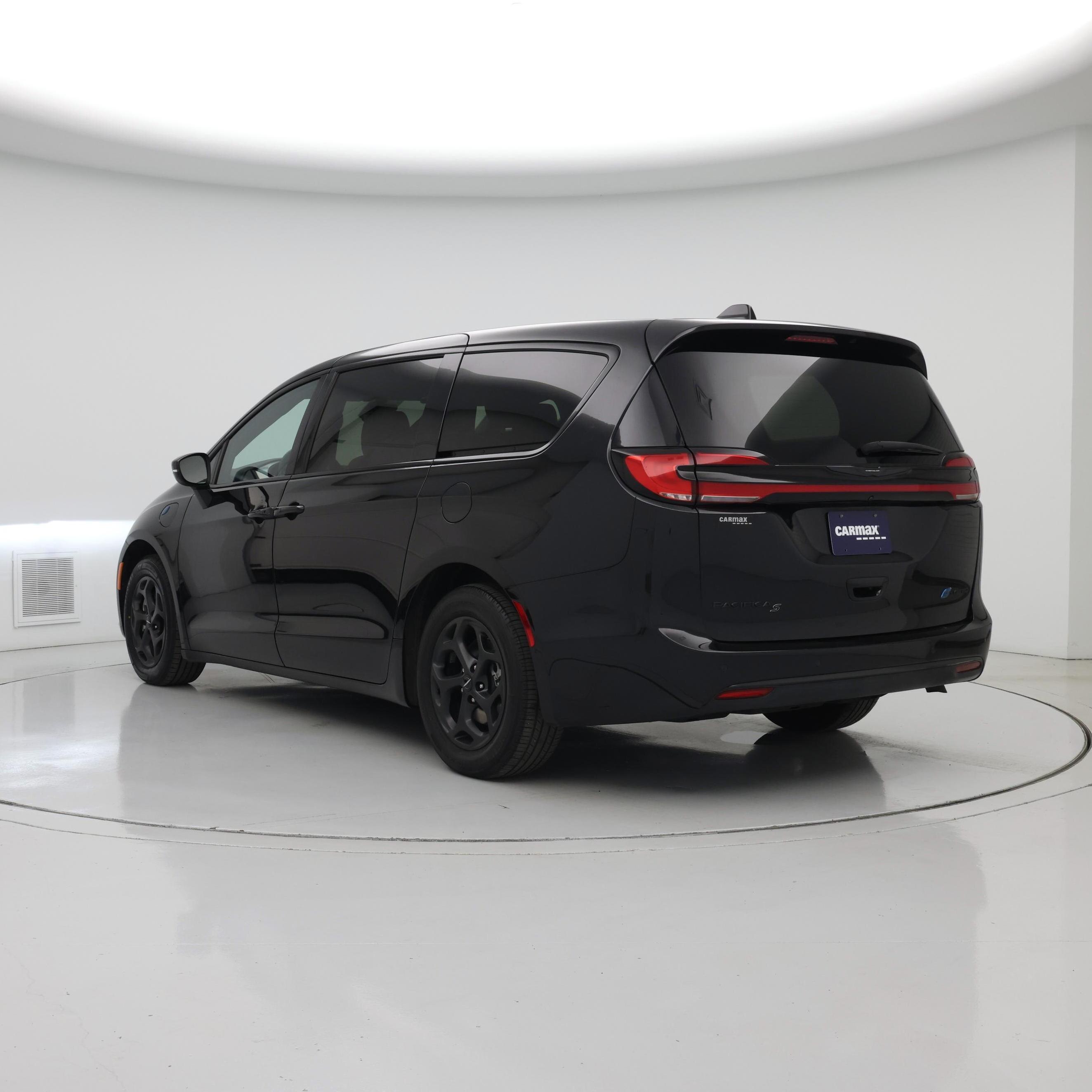 Thumbnail: 2023 Chrysler Pacifica - 2