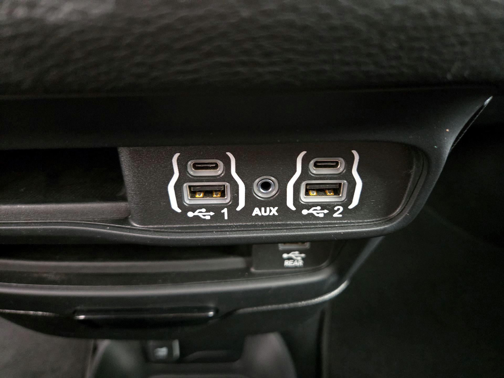 Thumbnail: 2023 Chrysler Pacifica - 19