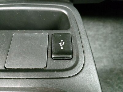 USB/AUX Ports