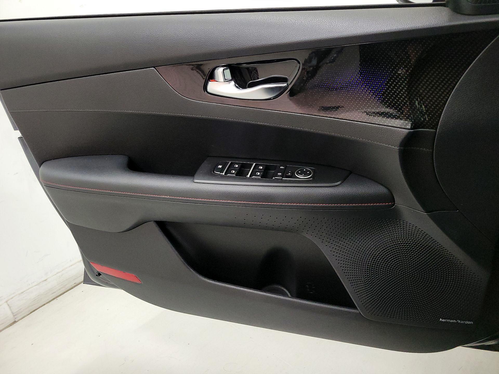 Thumbnail: 2022 Kia Forte - 12