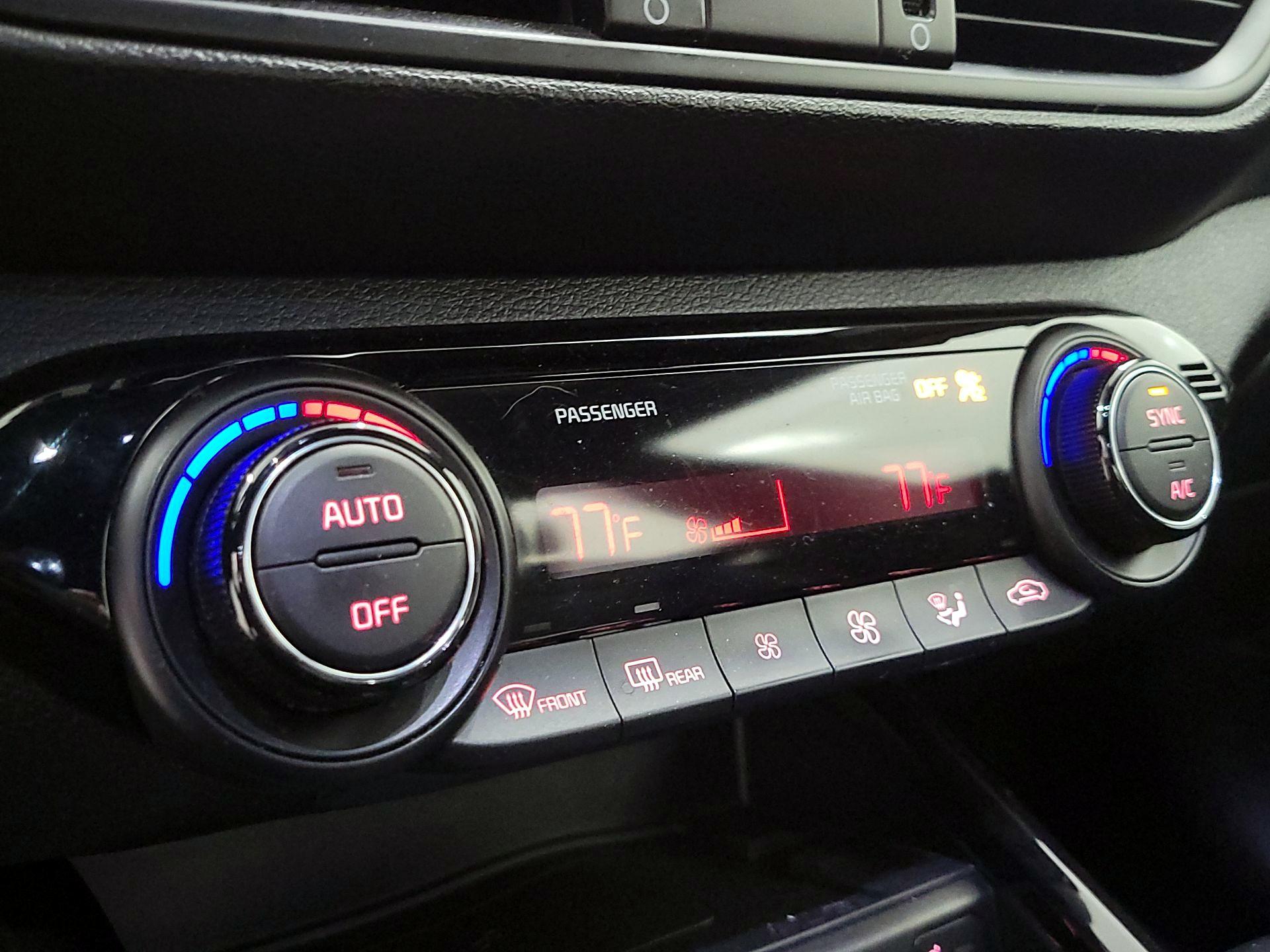 Thumbnail: 2022 Kia Forte - 16