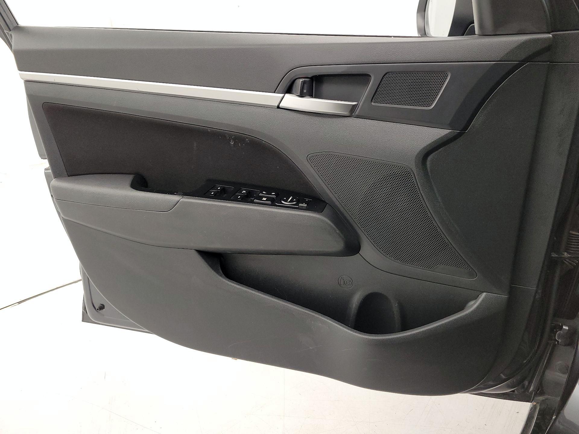 Thumbnail: 2020 Hyundai Elantra - 12