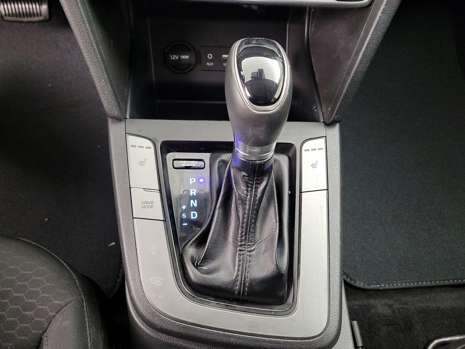 Thumbnail: 2020 Hyundai Elantra - 16