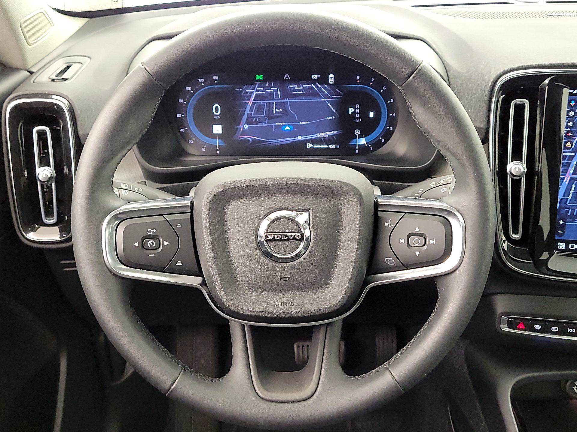 Thumbnail: 2023 Volvo XC40 - 10