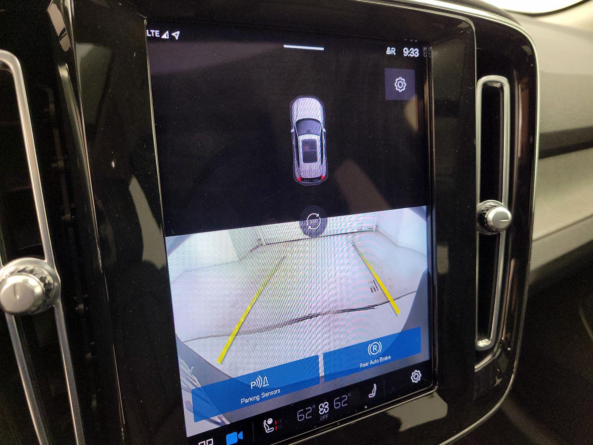 Thumbnail: 2023 Volvo XC40 - 15