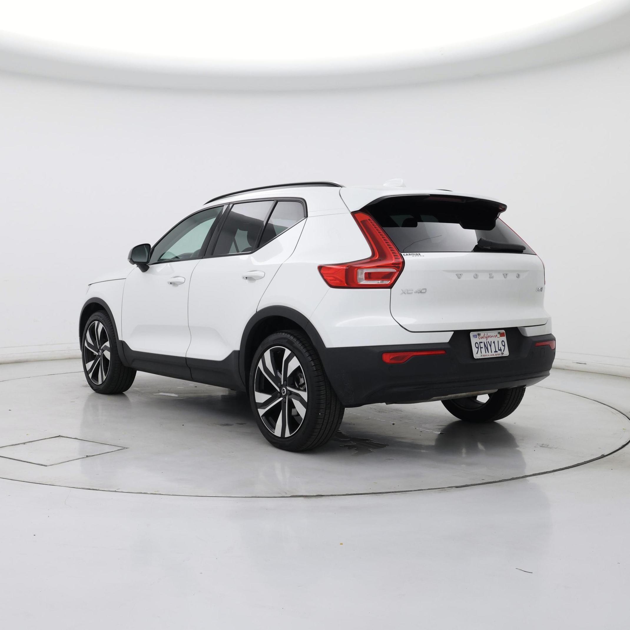 Thumbnail: 2023 Volvo XC40 - 2