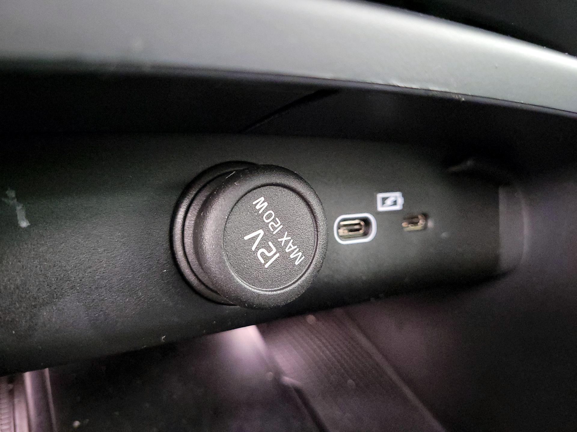 Thumbnail: 2023 Volvo XC40 - 19