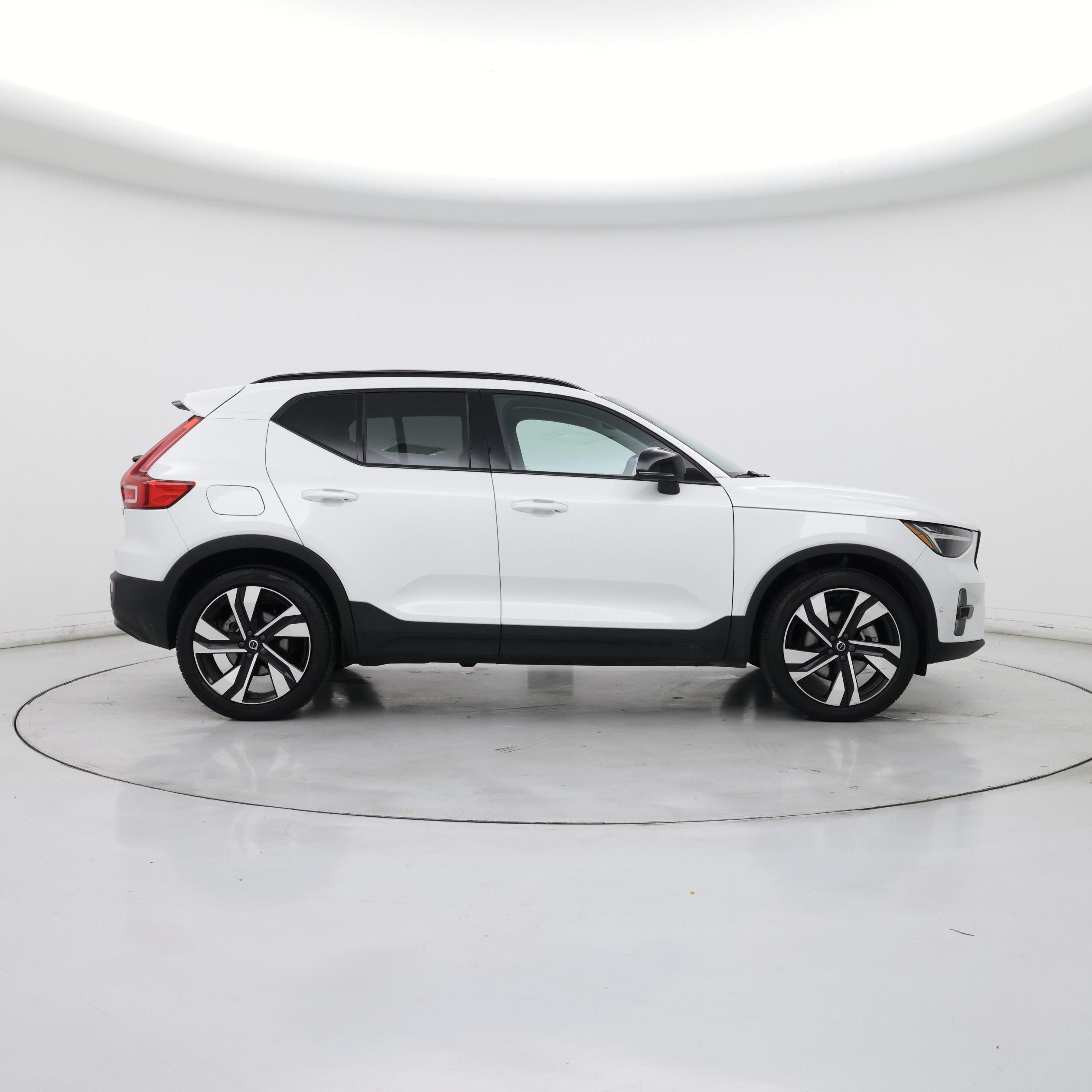Thumbnail: 2023 Volvo XC40 - 7