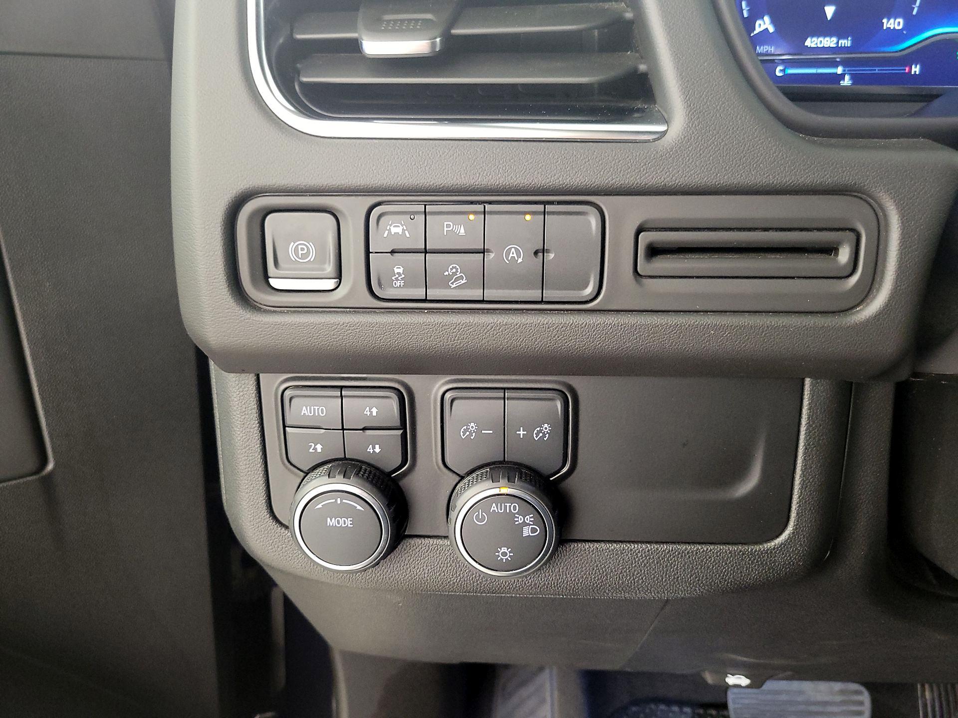 Thumbnail: 2023 Chevrolet Suburban - 13