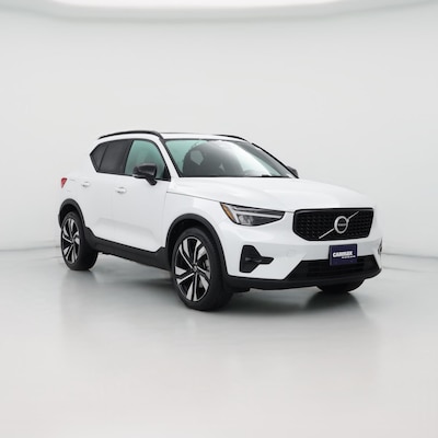 2023 Volvo XC40 B5 Plus Dark Theme