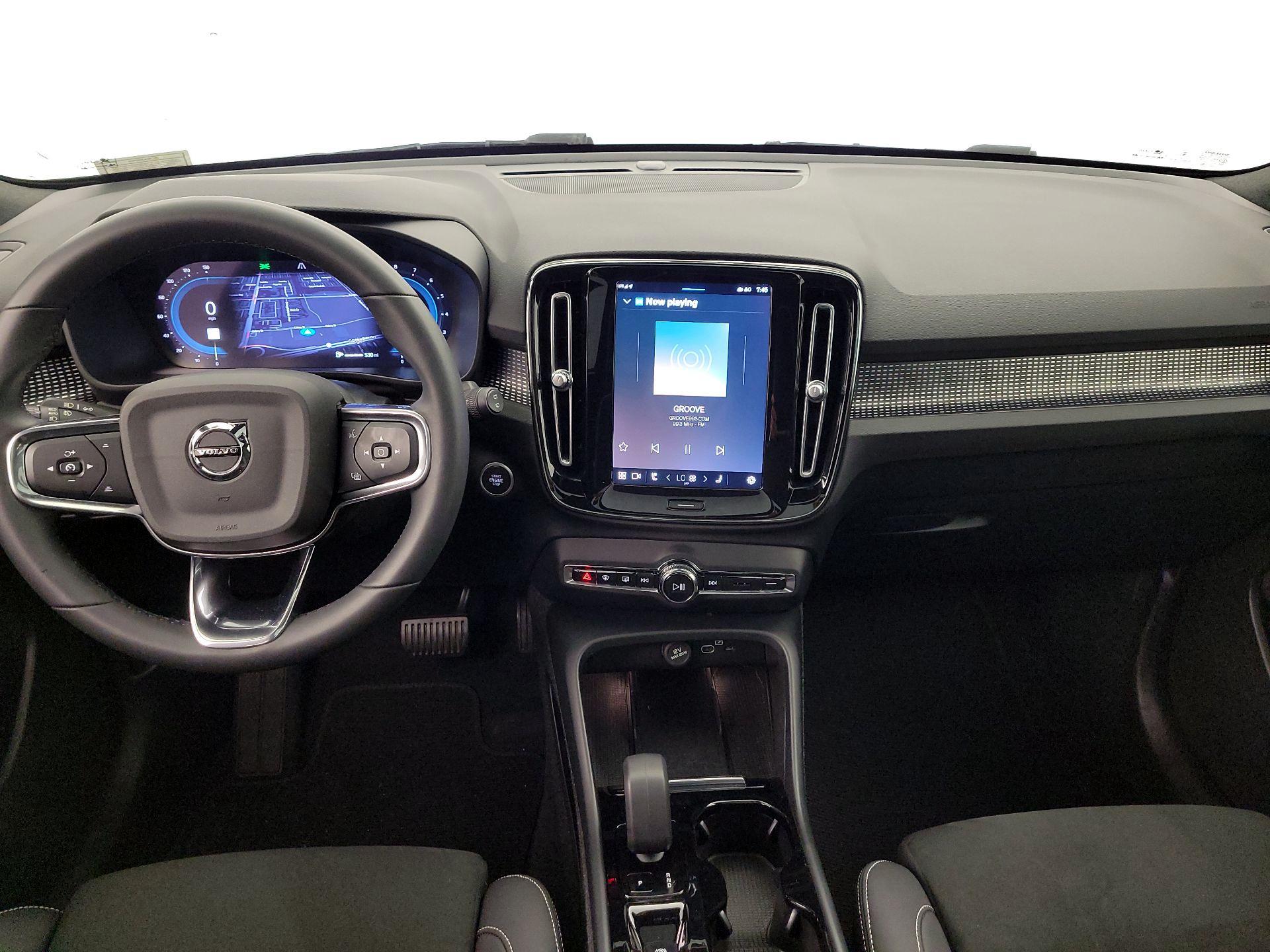 Thumbnail: 2023 Volvo XC40 - 9